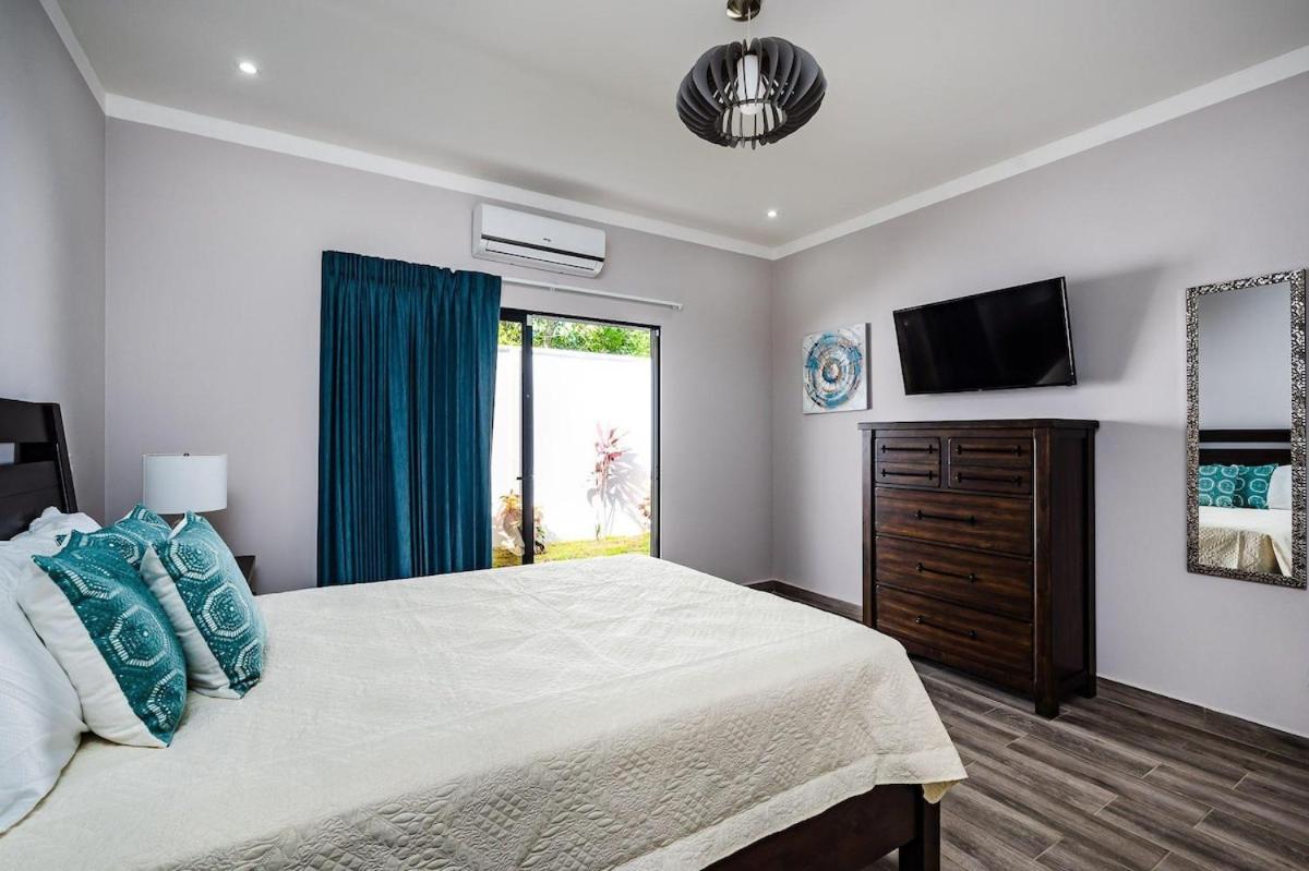Private Pool Villa, 5min Walk to Beach & Dining