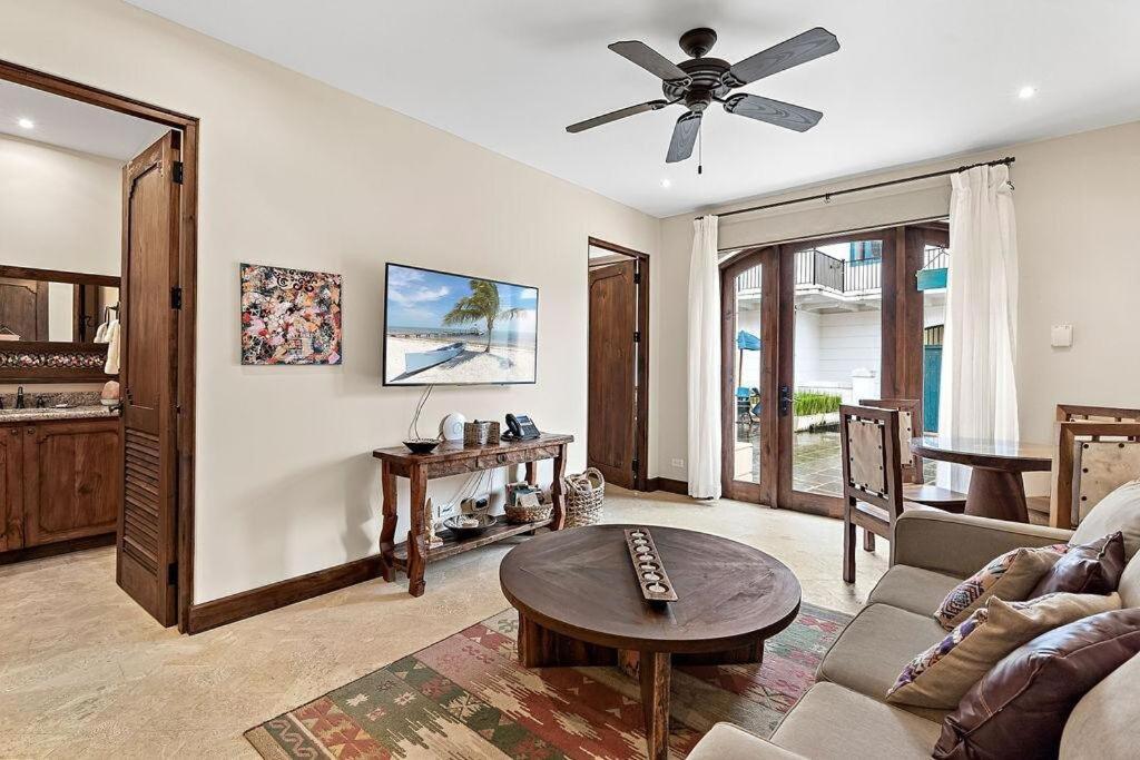 Las Catalinas 2 BD Steps to Beach