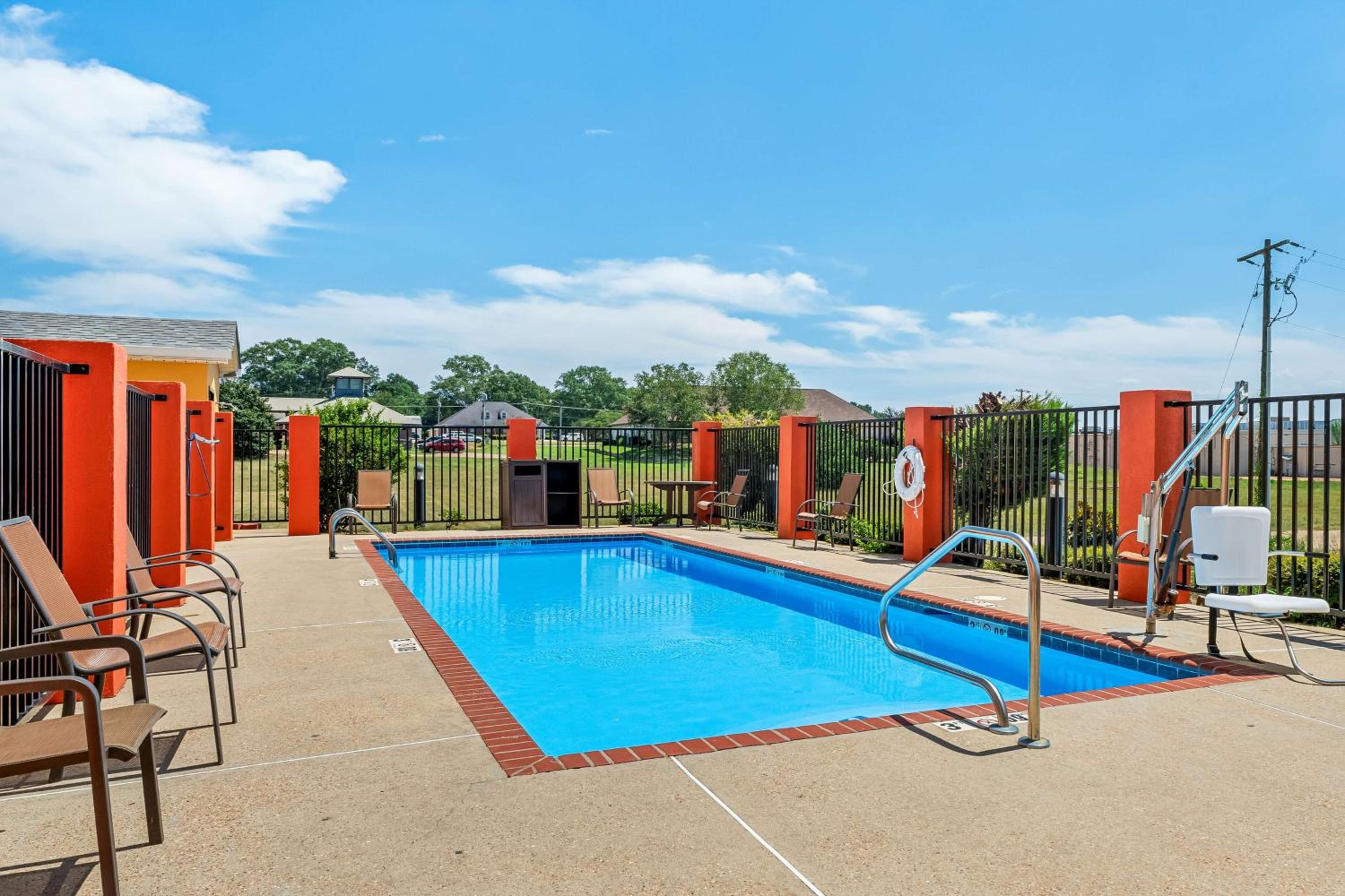 Best Western Plus - Magee Inn & Suites