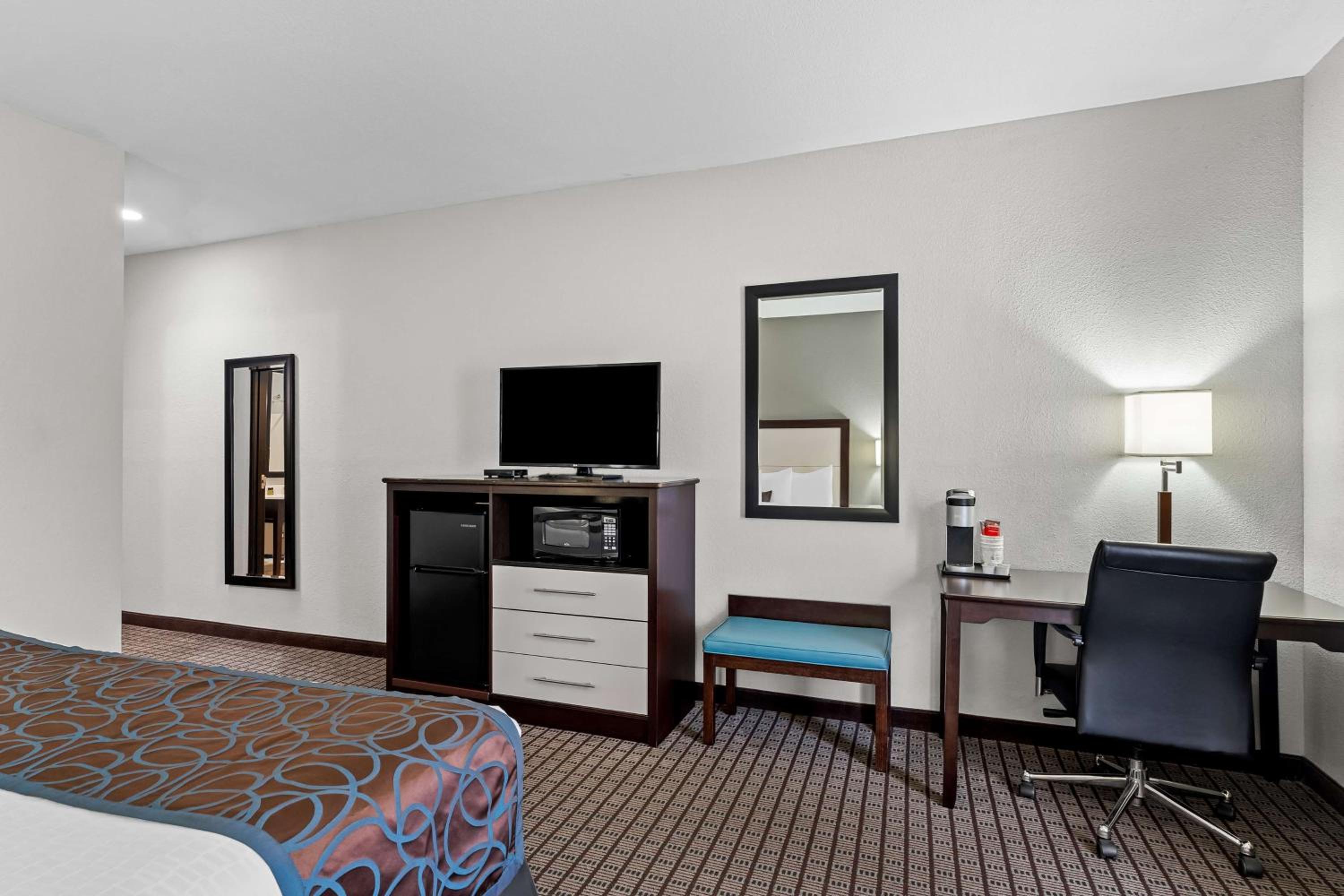 Best Western Plus - Magee Inn & Suites
