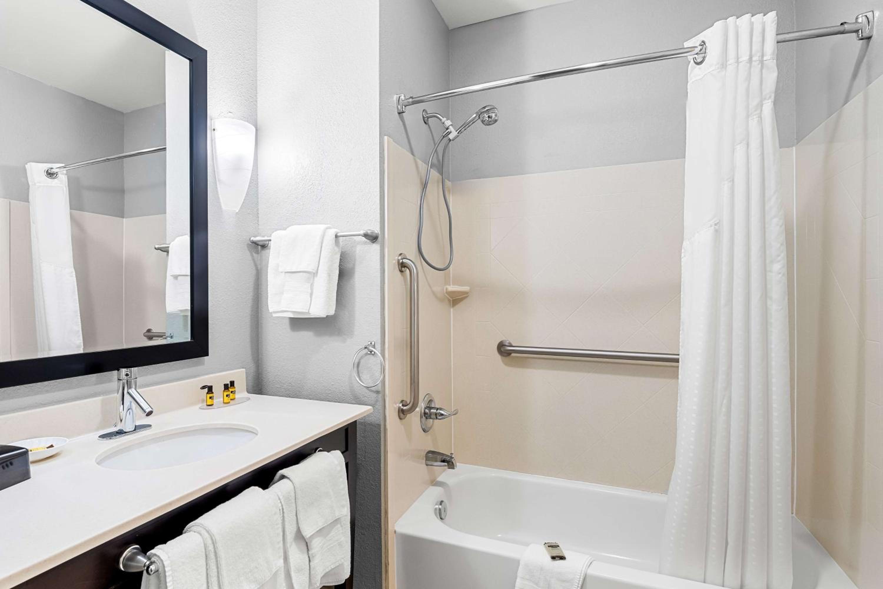 Best Western Plus - Magee Inn & Suites