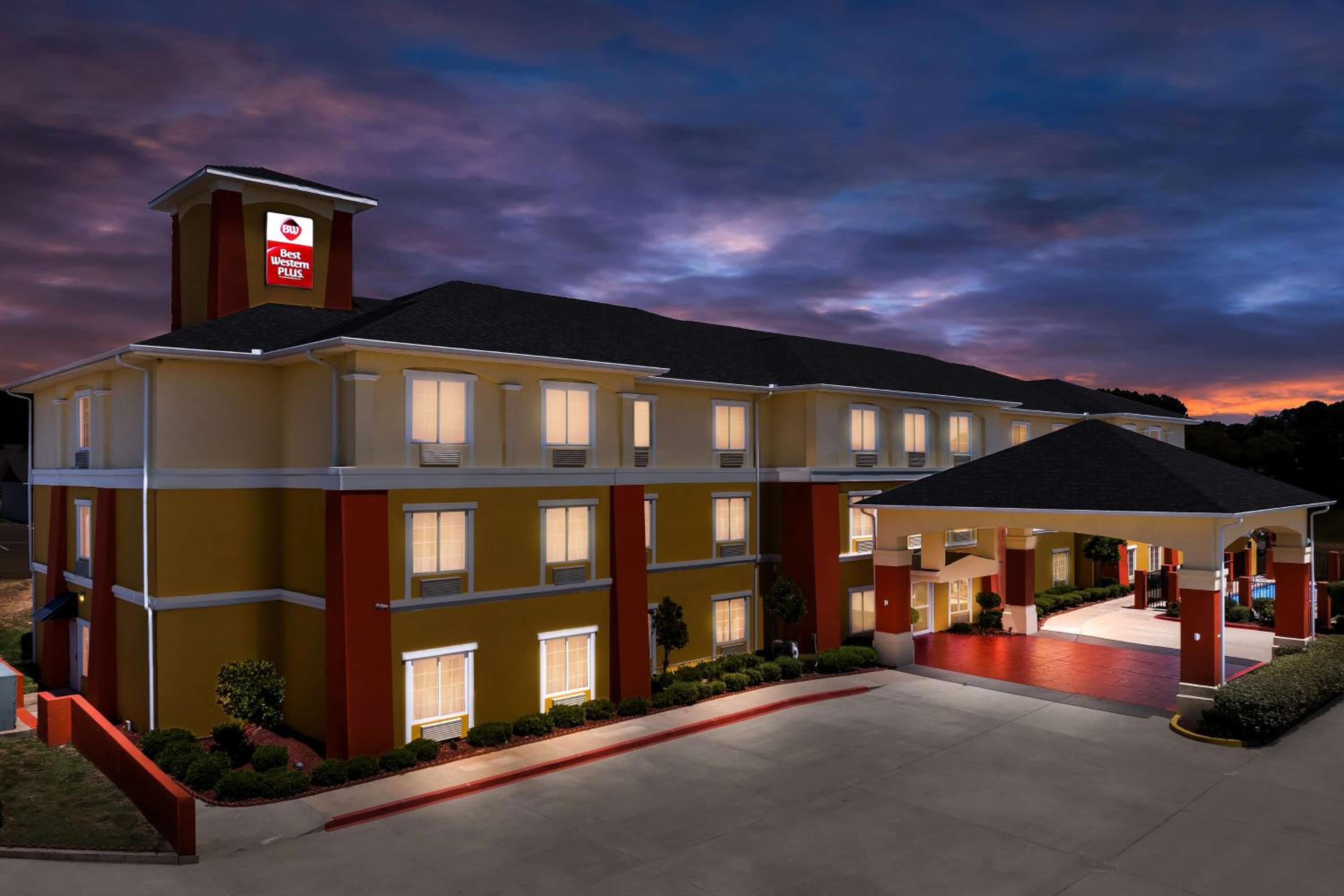 Best Western Plus - Magee Inn & Suites