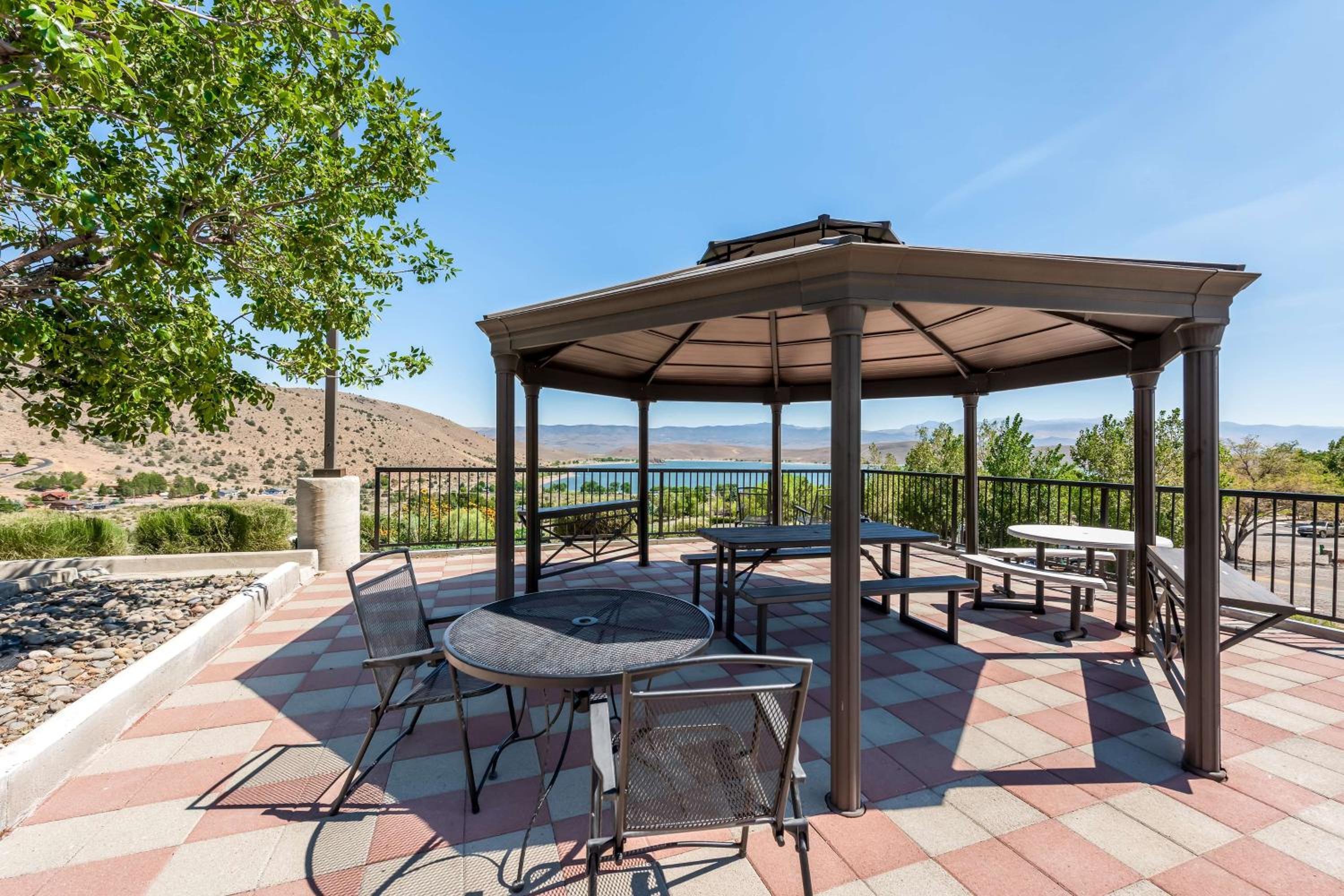 Best Western Topaz Lake Inn