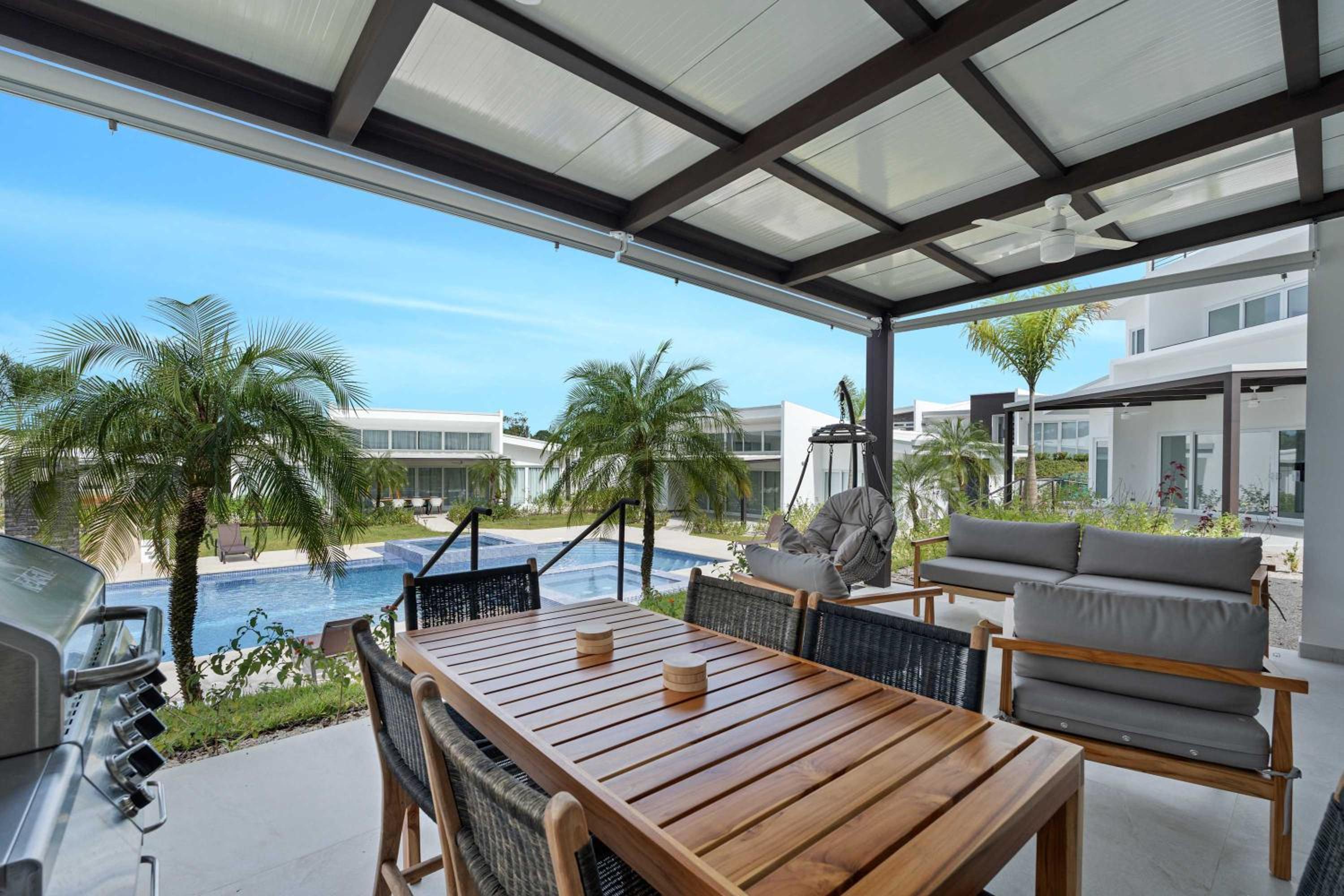 Modern Villa 5 BD 4 BA Large Pool