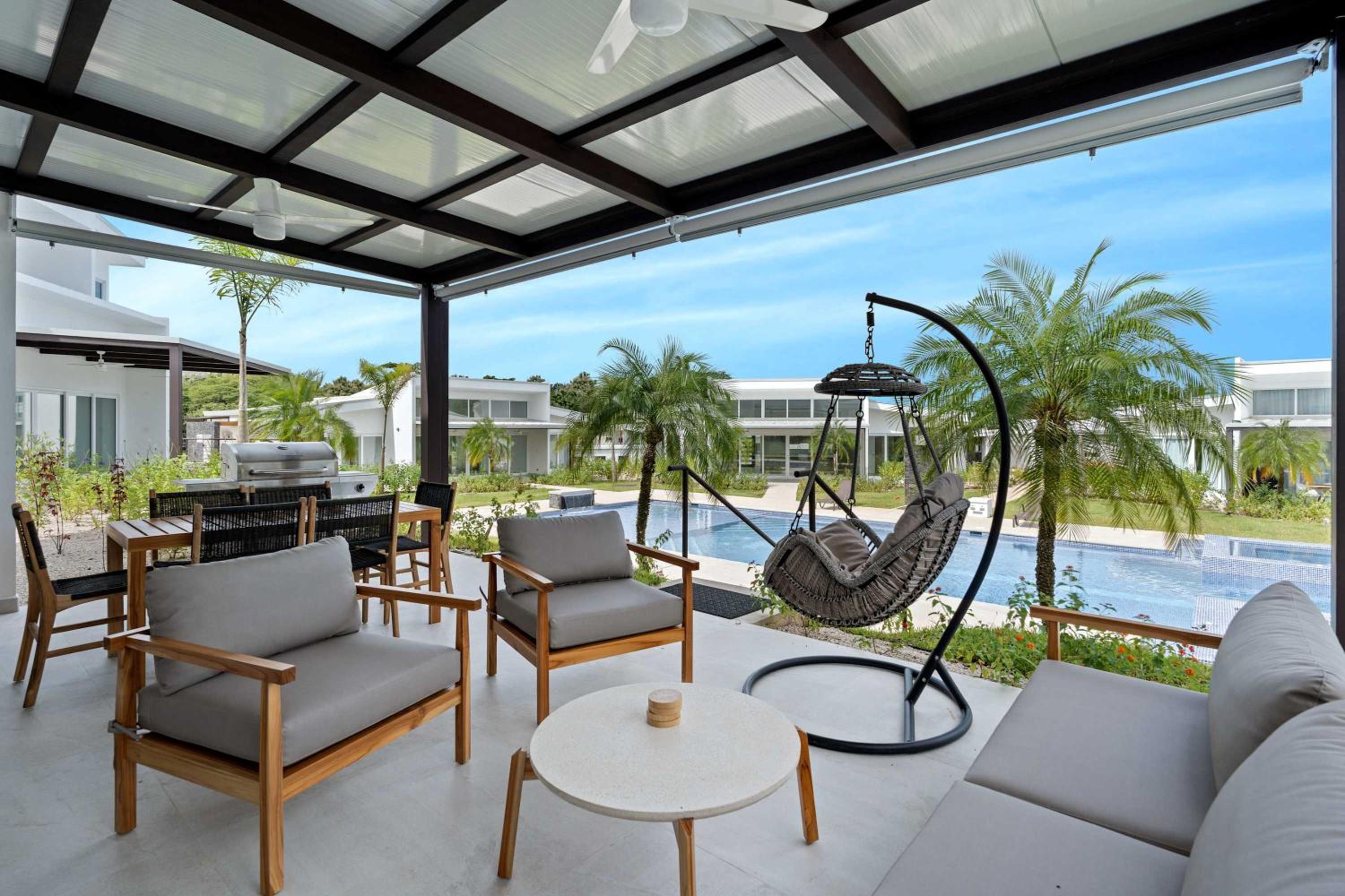 Modern Villa 5 BD 4 BA Large Pool