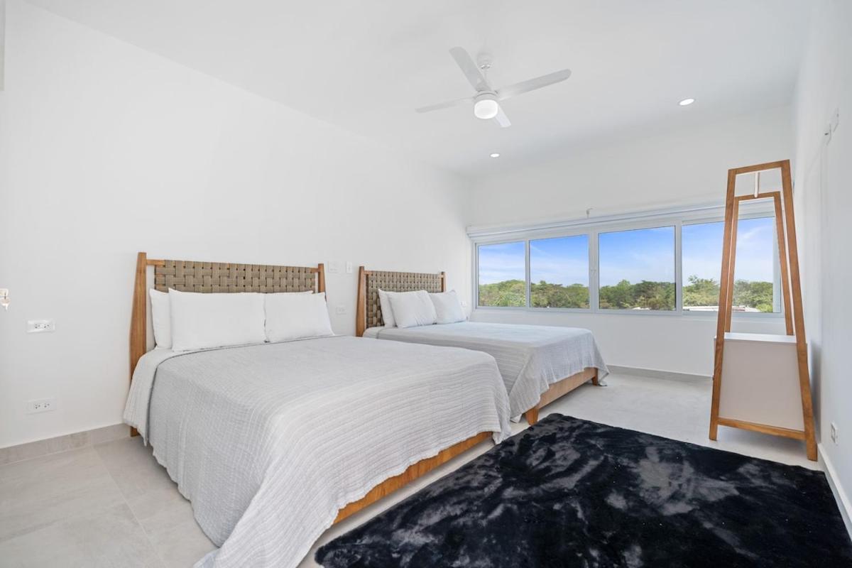 Modern Villa 5 BD 4 BA Large Pool