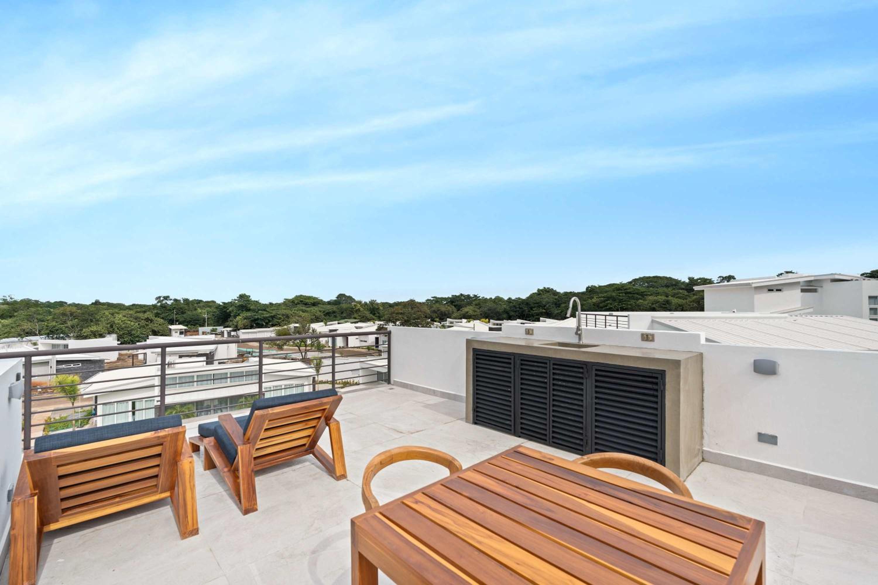 Modern Villa 5 BD 4 BA Large Pool