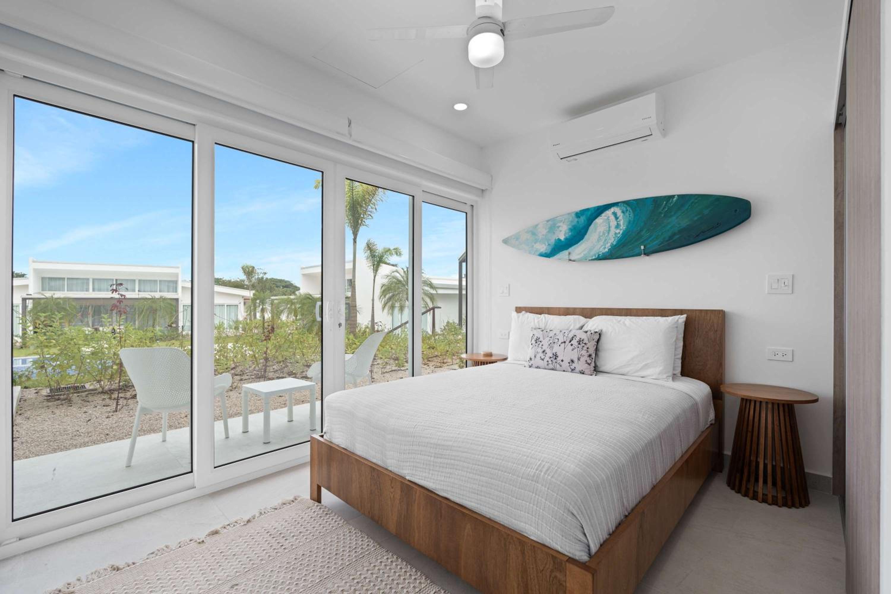 Modern Villa 5 BD 4 BA Large Pool