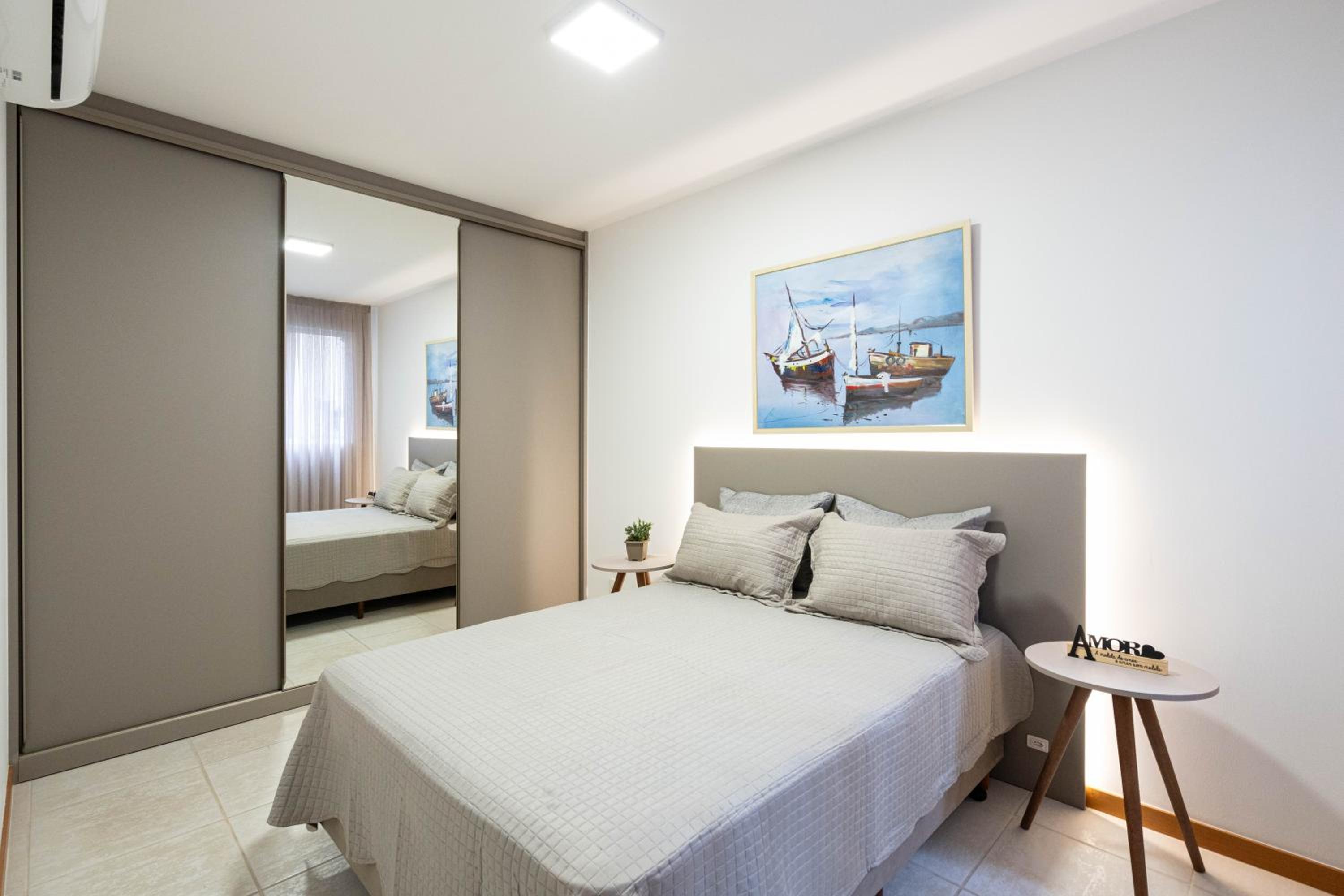Apto Bal Picarras 150M PRAIA com PISICNA, sacada com CHURRASQUEIRA privativa, AR CONDICIONADO Wi Fi, PORTARIA 24h, PLAYGROUND INFANTIL, QUADRA DE ESPORTES 