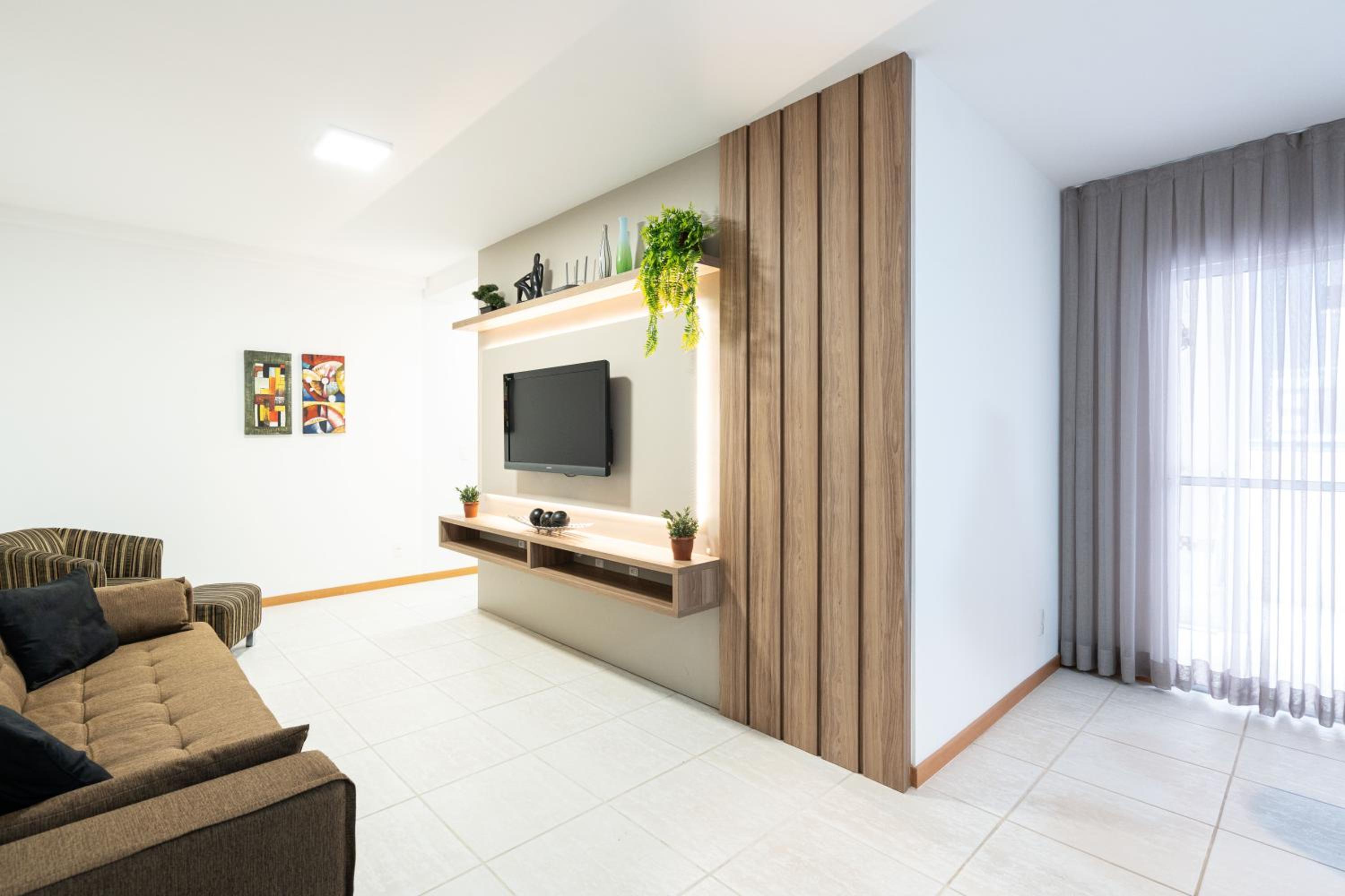 Apto Bal Picarras 150M PRAIA com PISICNA, sacada com CHURRASQUEIRA privativa, AR CONDICIONADO Wi Fi, PORTARIA 24h, PLAYGROUND INFANTIL, QUADRA DE ESPORTES 