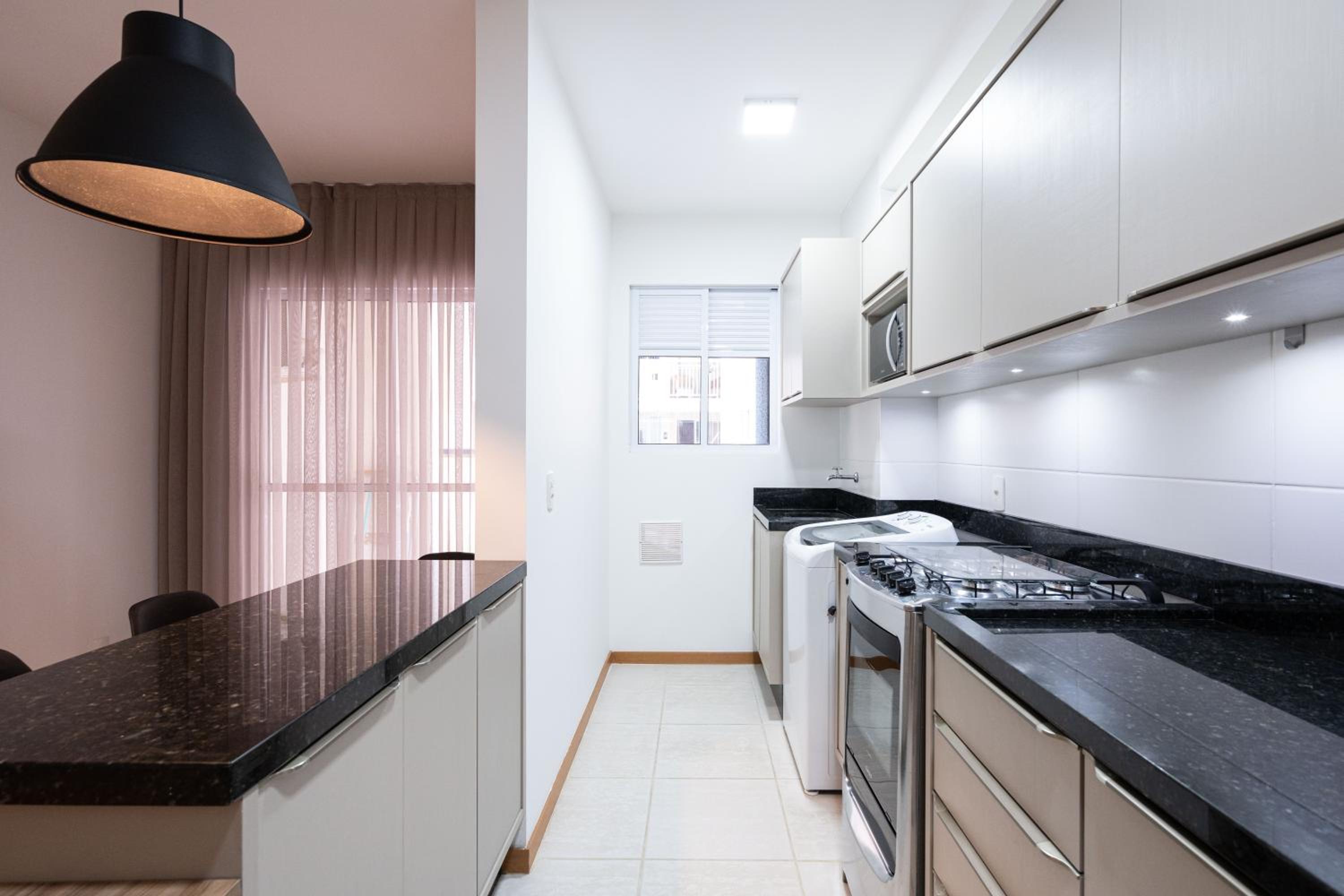 Apto Bal Picarras 150M PRAIA com PISICNA, sacada com CHURRASQUEIRA privativa, AR CONDICIONADO Wi Fi, PORTARIA 24h, PLAYGROUND INFANTIL, QUADRA DE ESPORTES 