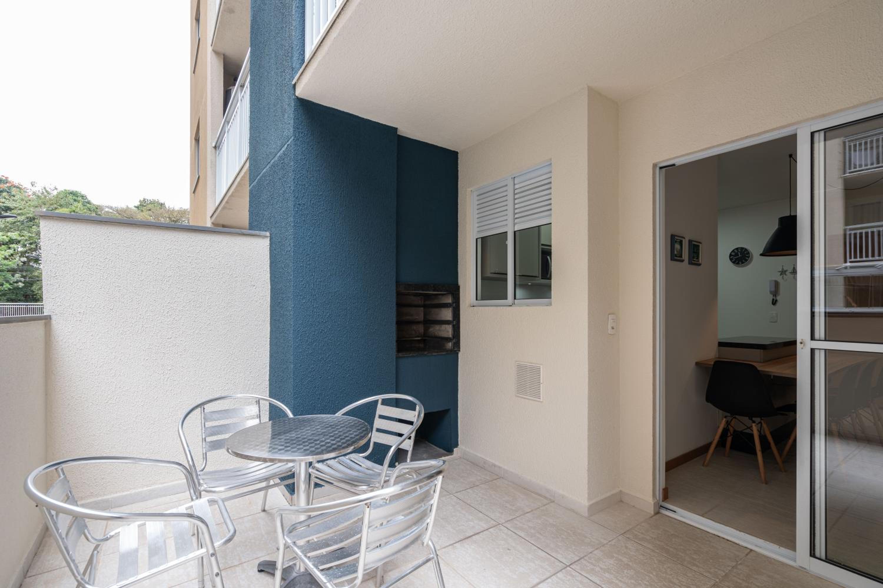 Apto Bal Picarras 150M PRAIA com PISICNA, sacada com CHURRASQUEIRA privativa, AR CONDICIONADO Wi Fi, PORTARIA 24h, PLAYGROUND INFANTIL, QUADRA DE ESPORTES 