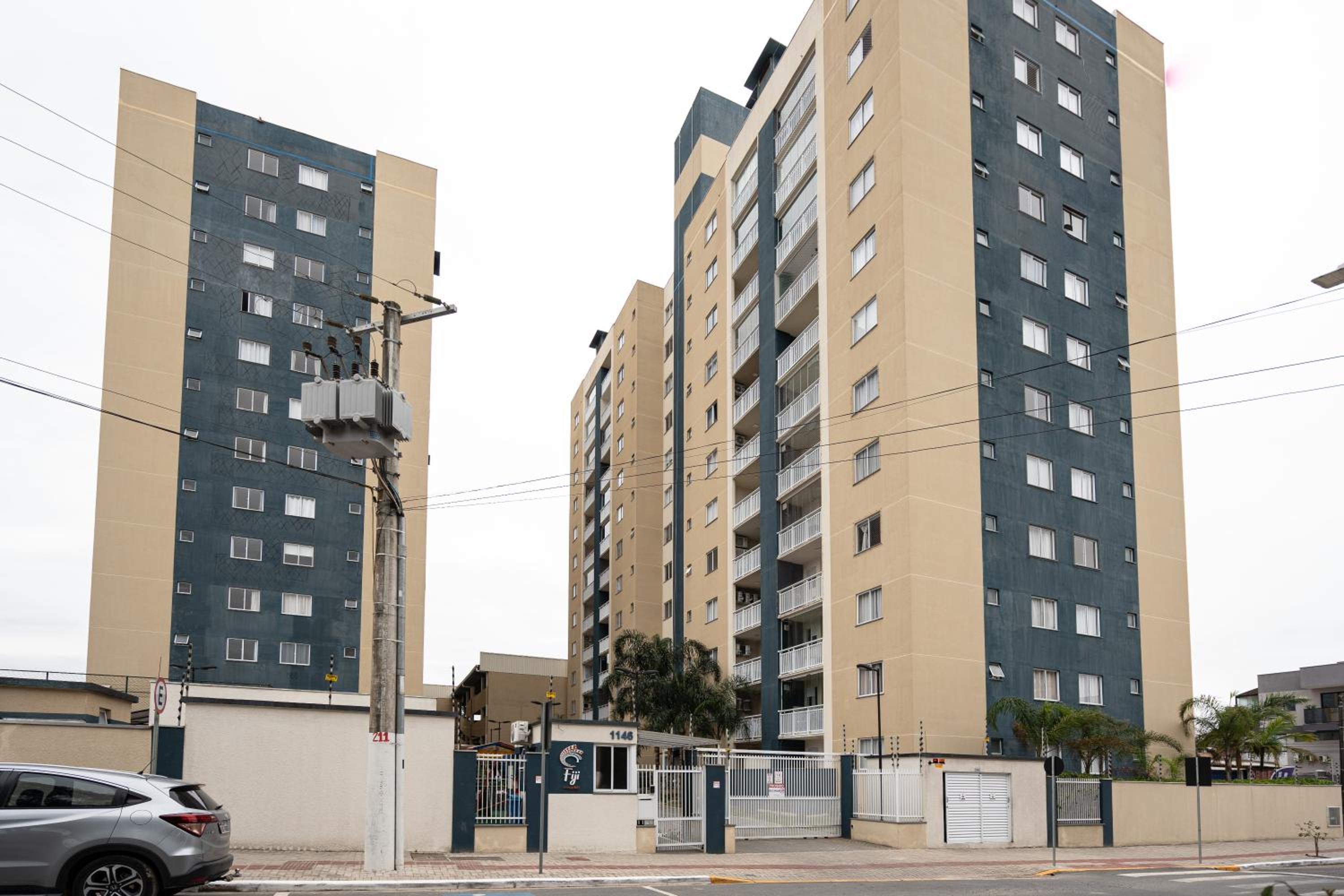 Apto Bal Picarras 150M PRAIA com PISICNA, sacada com CHURRASQUEIRA privativa, AR CONDICIONADO Wi Fi, PORTARIA 24h, PLAYGROUND INFANTIL, QUADRA DE ESPORTES 