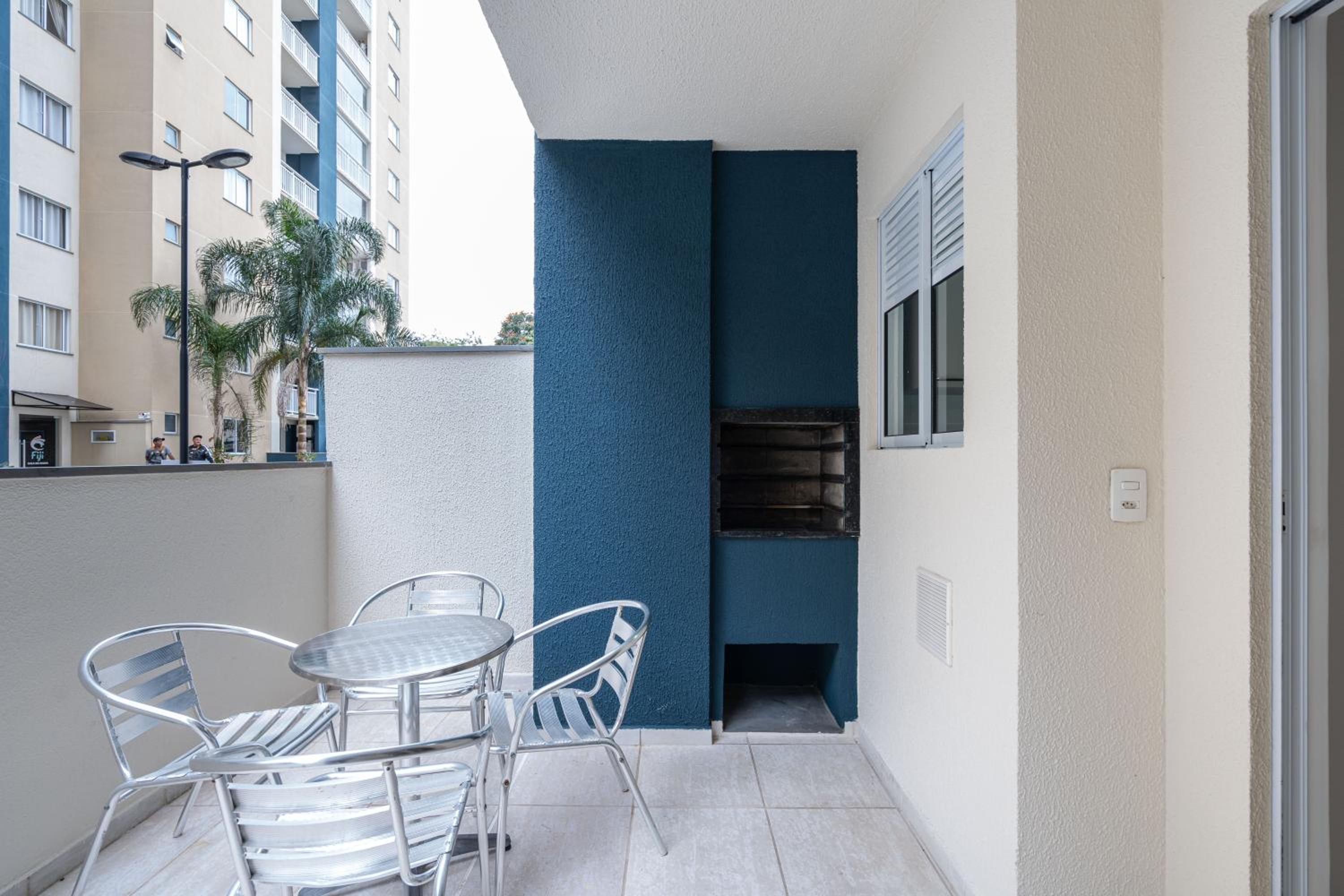 Apto Bal Picarras 150M PRAIA com PISICNA, sacada com CHURRASQUEIRA privativa, AR CONDICIONADO Wi Fi, PORTARIA 24h, PLAYGROUND INFANTIL, QUADRA DE ESPORTES 