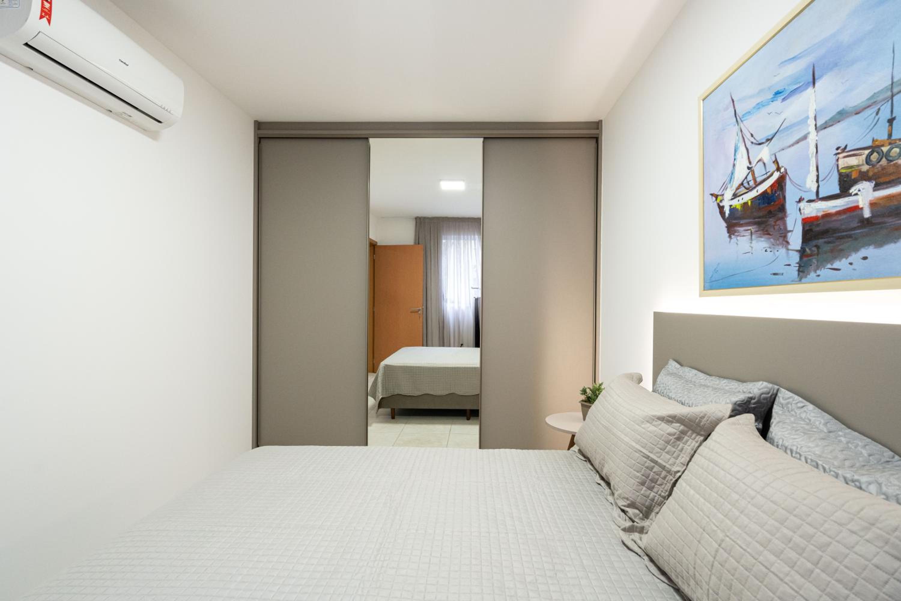 Apto Bal Picarras 150M PRAIA com PISICNA, sacada com CHURRASQUEIRA privativa, AR CONDICIONADO Wi Fi, PORTARIA 24h, PLAYGROUND INFANTIL, QUADRA DE ESPORTES 