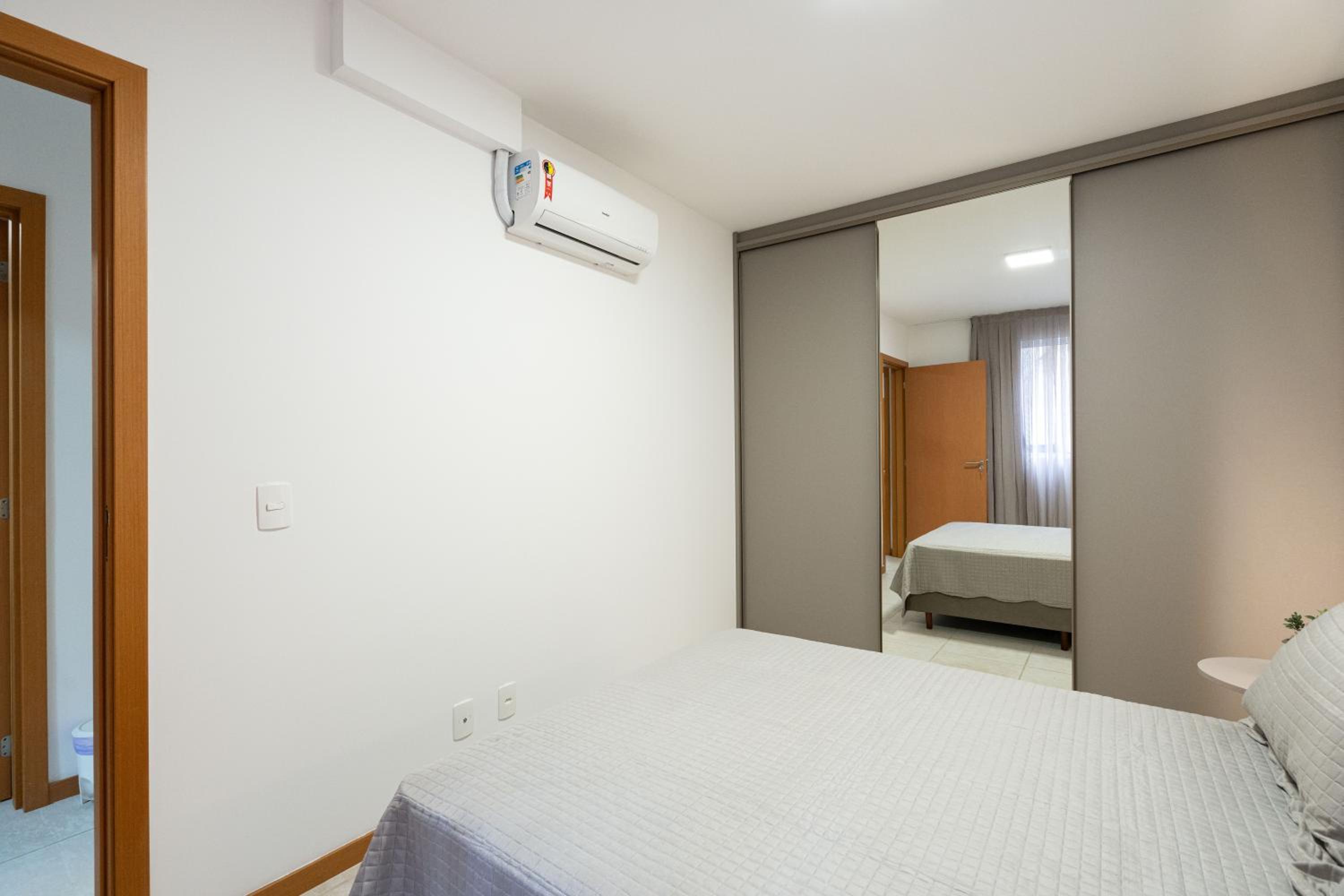 Apto Bal Picarras 150M PRAIA com PISICNA, sacada com CHURRASQUEIRA privativa, AR CONDICIONADO Wi Fi, PORTARIA 24h, PLAYGROUND INFANTIL, QUADRA DE ESPORTES 