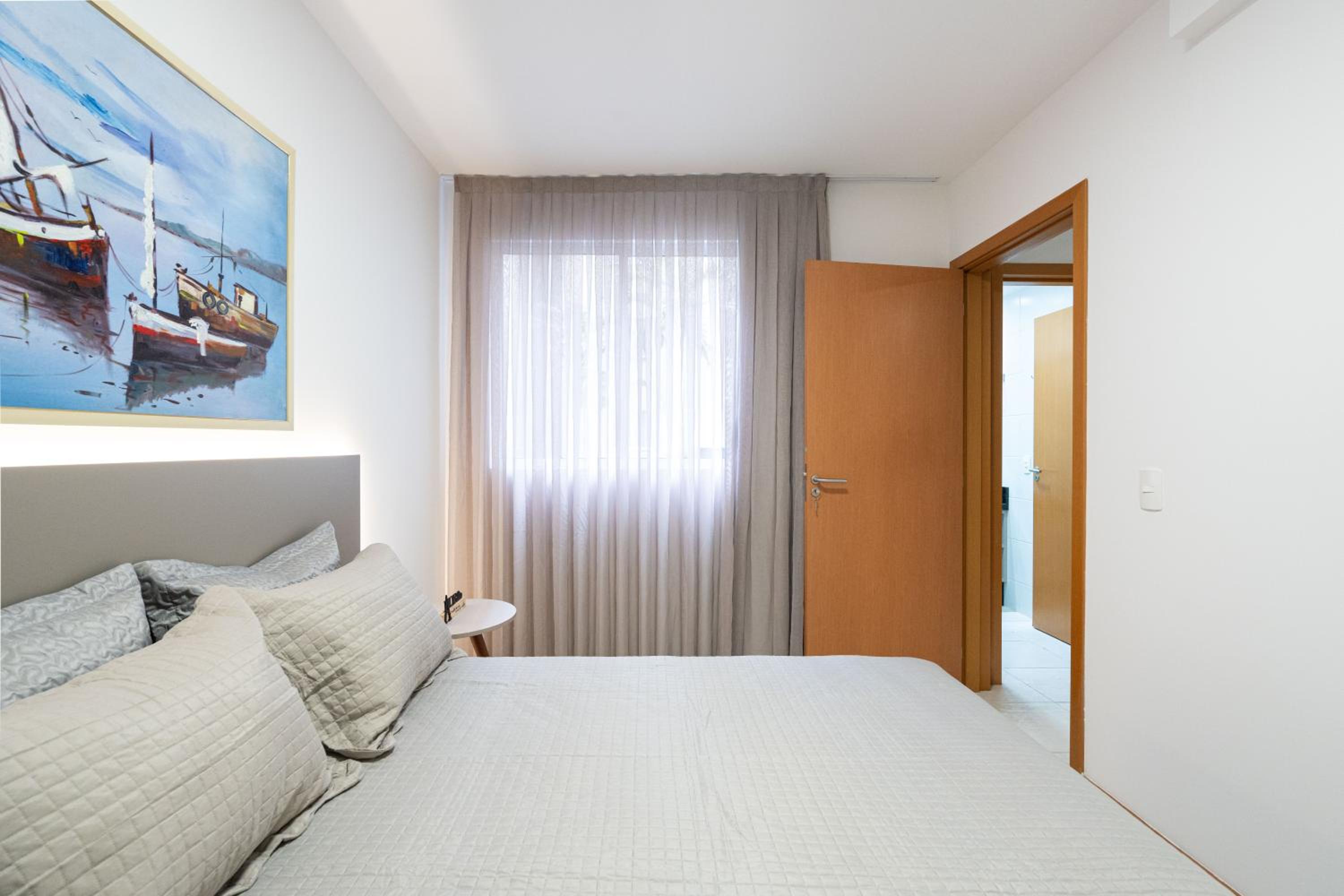 Apto Bal Picarras 150M PRAIA com PISICNA, sacada com CHURRASQUEIRA privativa, AR CONDICIONADO Wi Fi, PORTARIA 24h, PLAYGROUND INFANTIL, QUADRA DE ESPORTES 