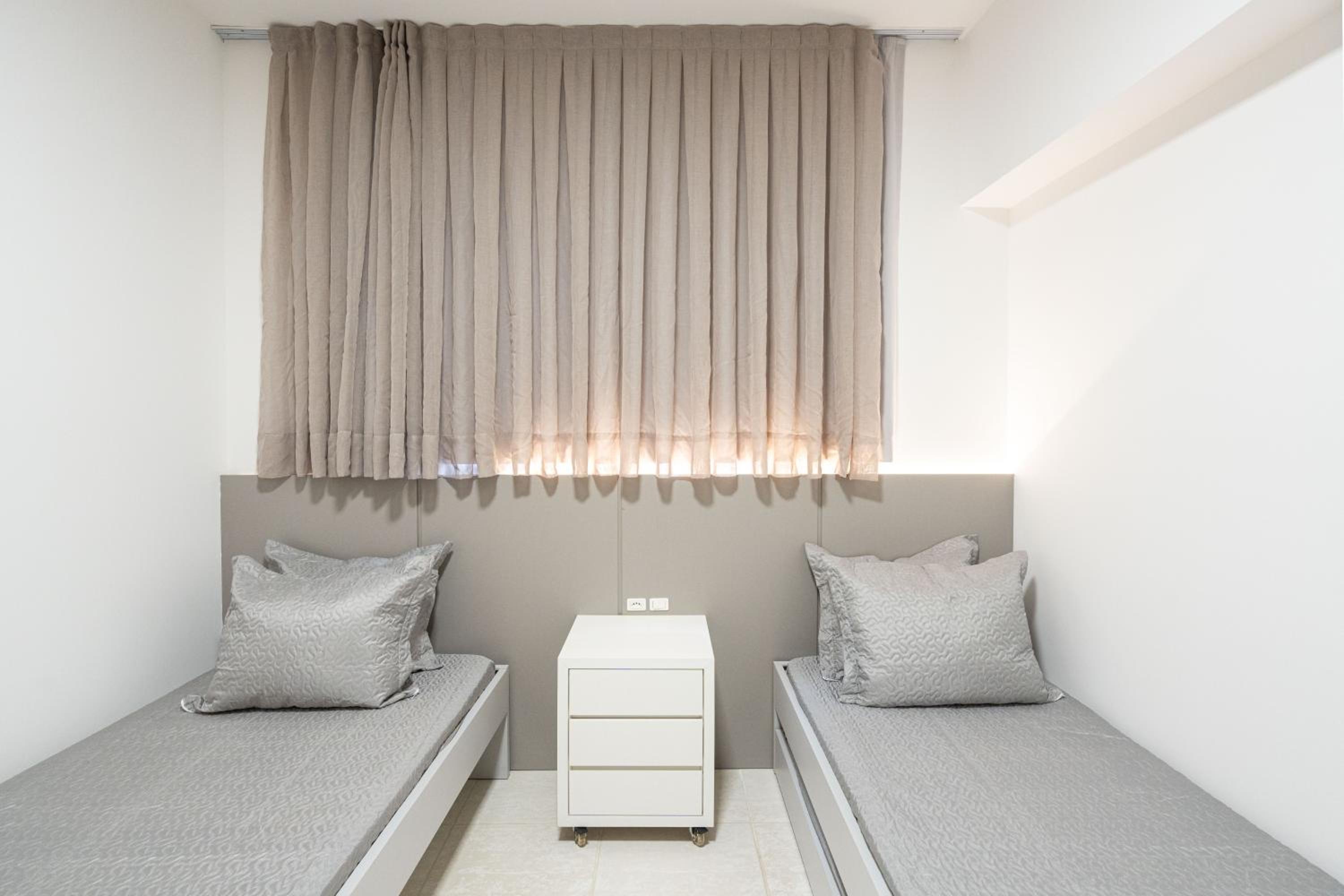 Apto Bal Picarras 150M PRAIA com PISICNA, sacada com CHURRASQUEIRA privativa, AR CONDICIONADO Wi Fi, PORTARIA 24h, PLAYGROUND INFANTIL, QUADRA DE ESPORTES 
