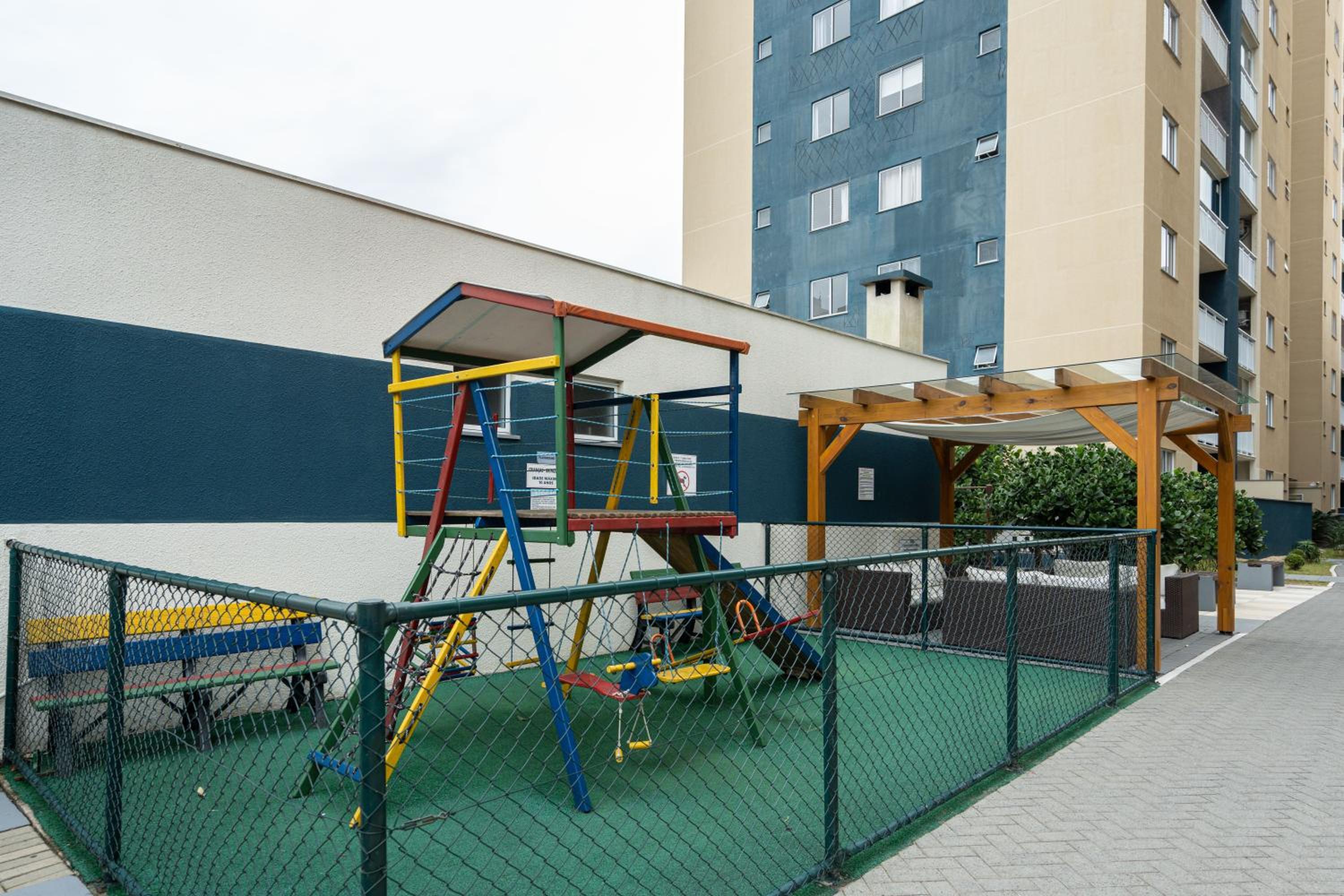Apto Bal Picarras 150M PRAIA com PISICNA, sacada com CHURRASQUEIRA privativa, AR CONDICIONADO Wi Fi, PORTARIA 24h, PLAYGROUND INFANTIL, QUADRA DE ESPORTES 