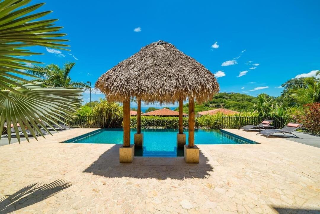 Captivating Ocean Views Condo with Pool