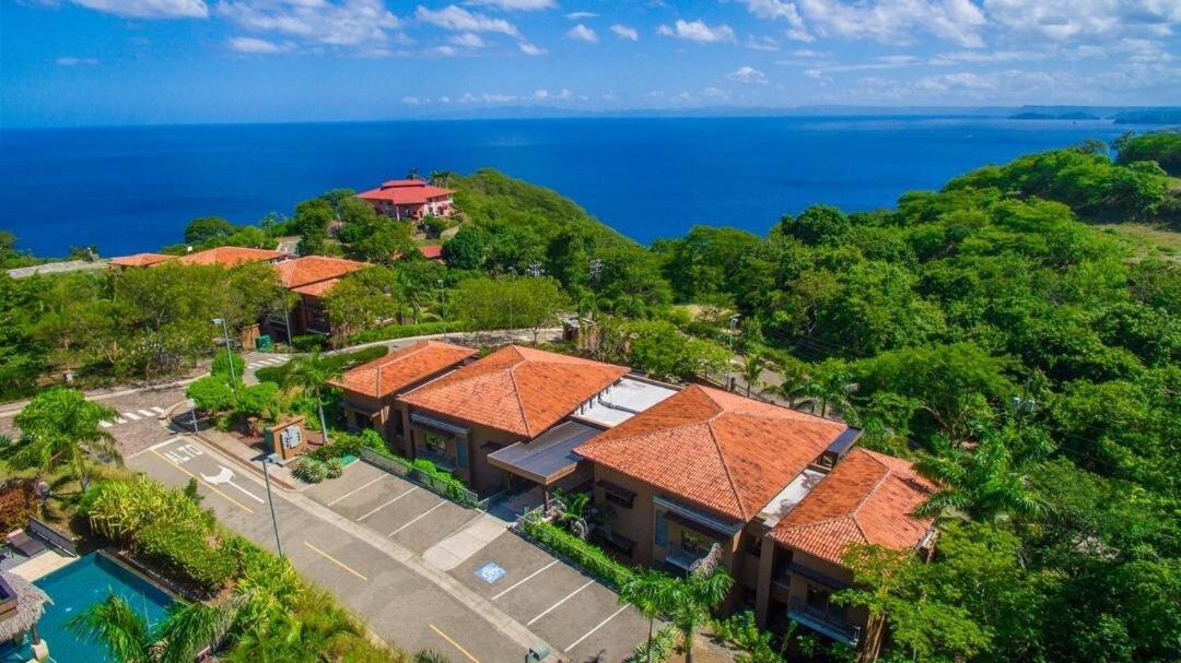 Captivating Ocean Views Condo with Pool