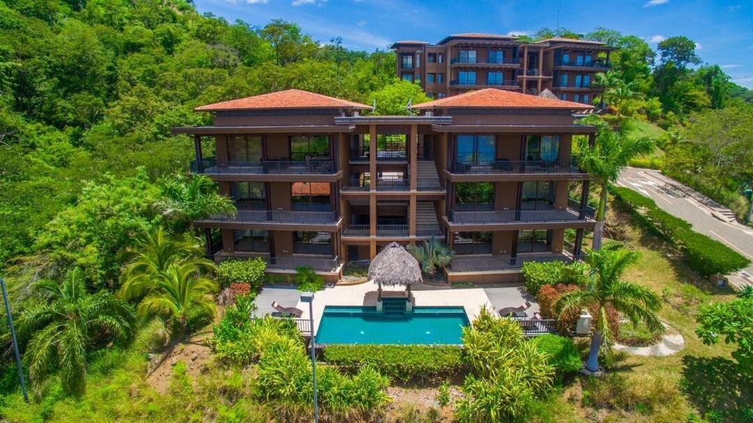 Captivating Ocean Views Condo with Pool