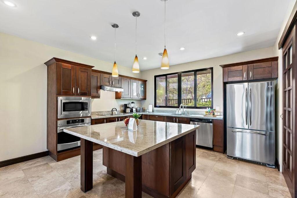 Stunning Ocean View 2 Bed Unit with Pool