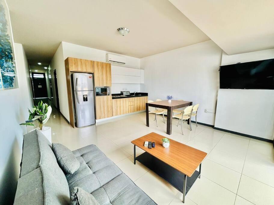 Departamento cerca de la Marina y zona dorada