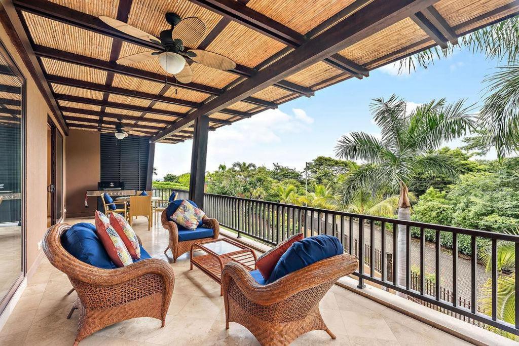 Bright Retreat , Pool, Concierge & Beach Access