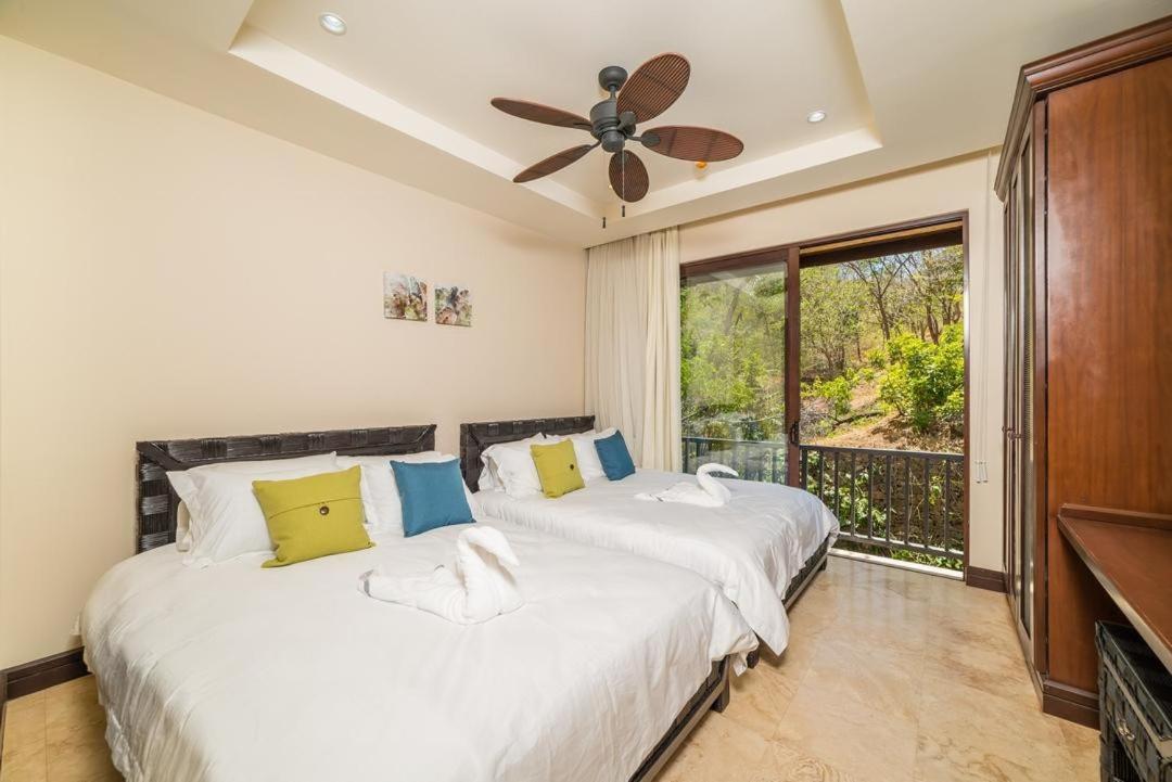 Bright Retreat , Pool, Concierge & Beach Access
