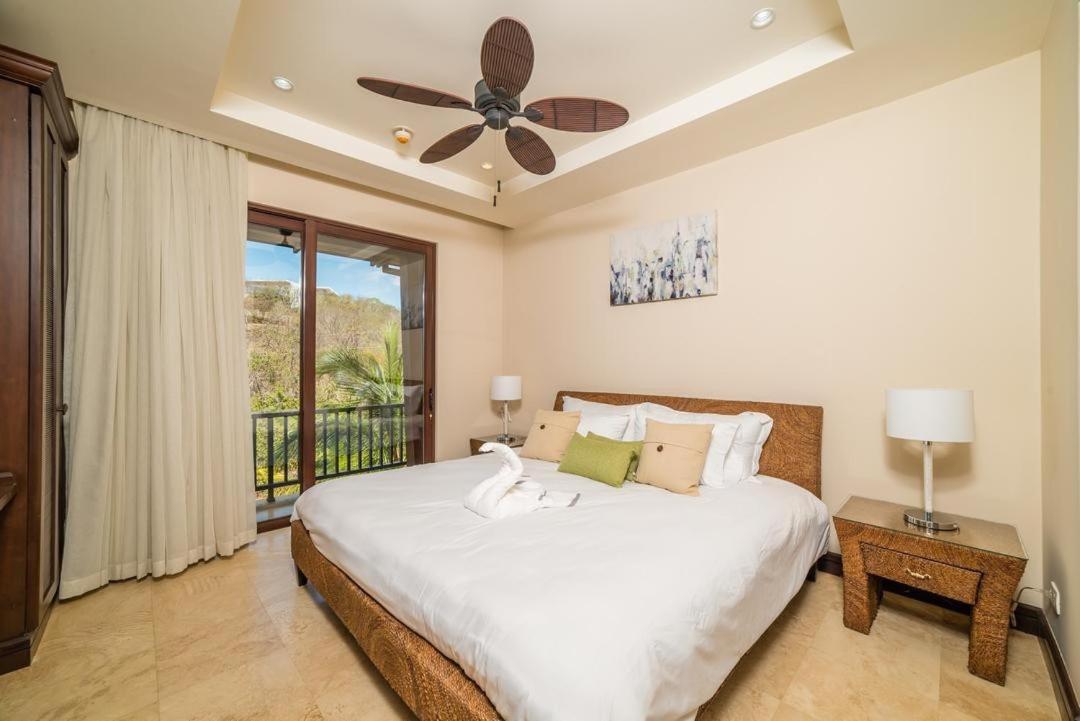 Bright Retreat , Pool, Concierge & Beach Access