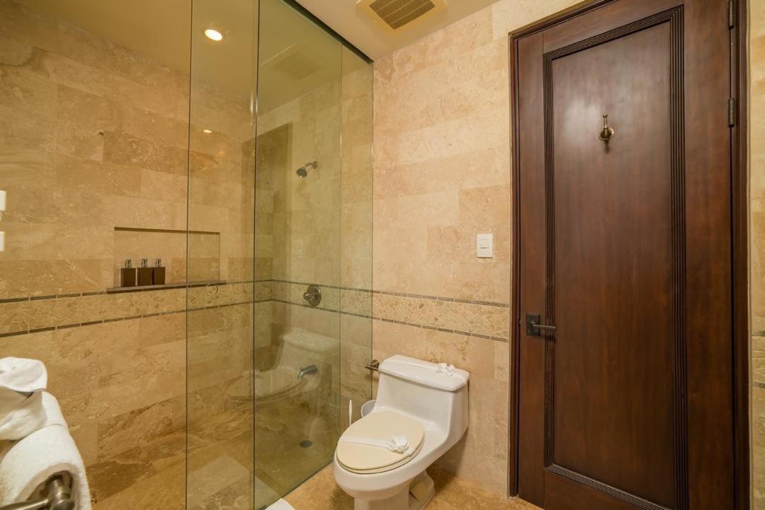 Bright Retreat , Pool, Concierge & Beach Access