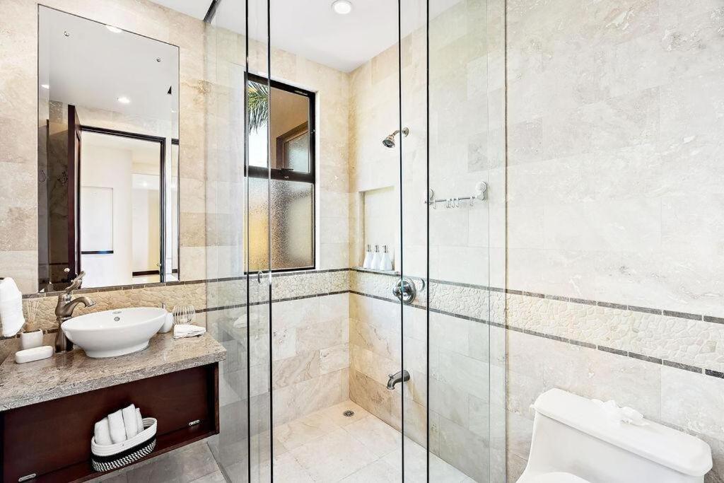 Stunning Ocean View 2 Bed Unit with Pool