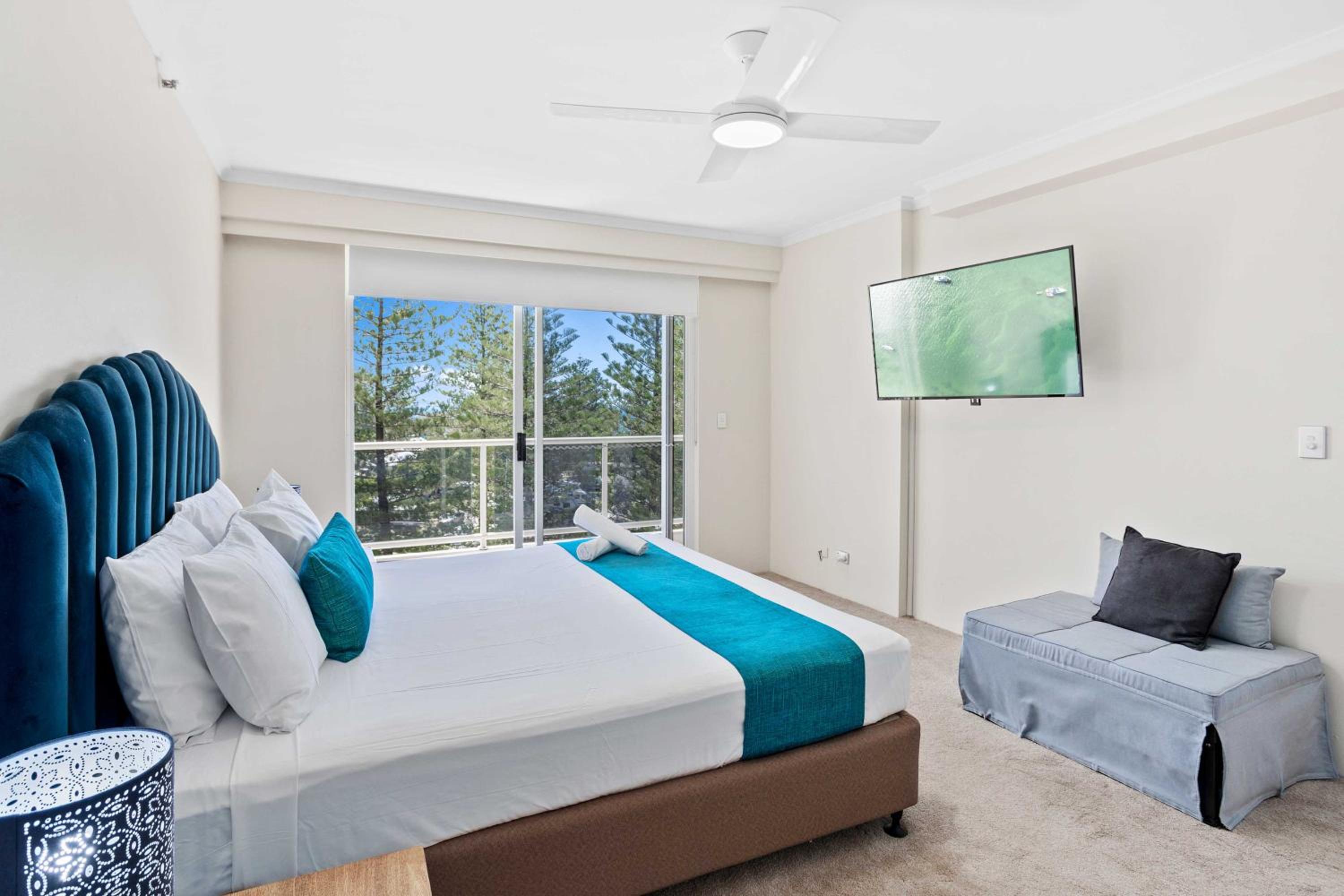 Oscar on Main 2B - Heart of Main Beach Ocean Views - Hosted by Coastal Letting Co.