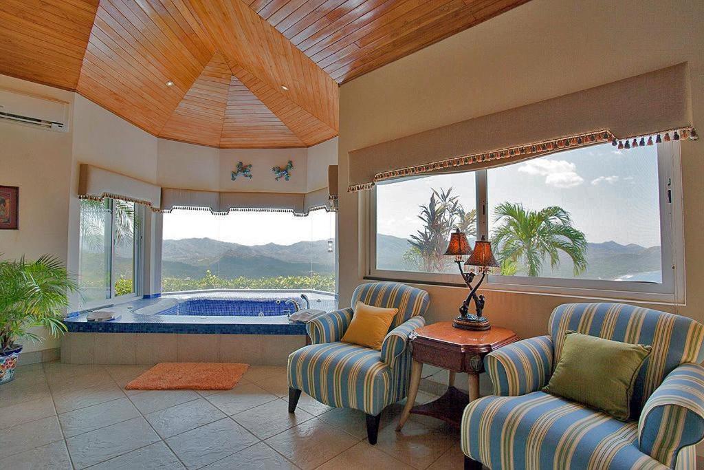 Luxury Villa, Infinity Pool & Ocean Views