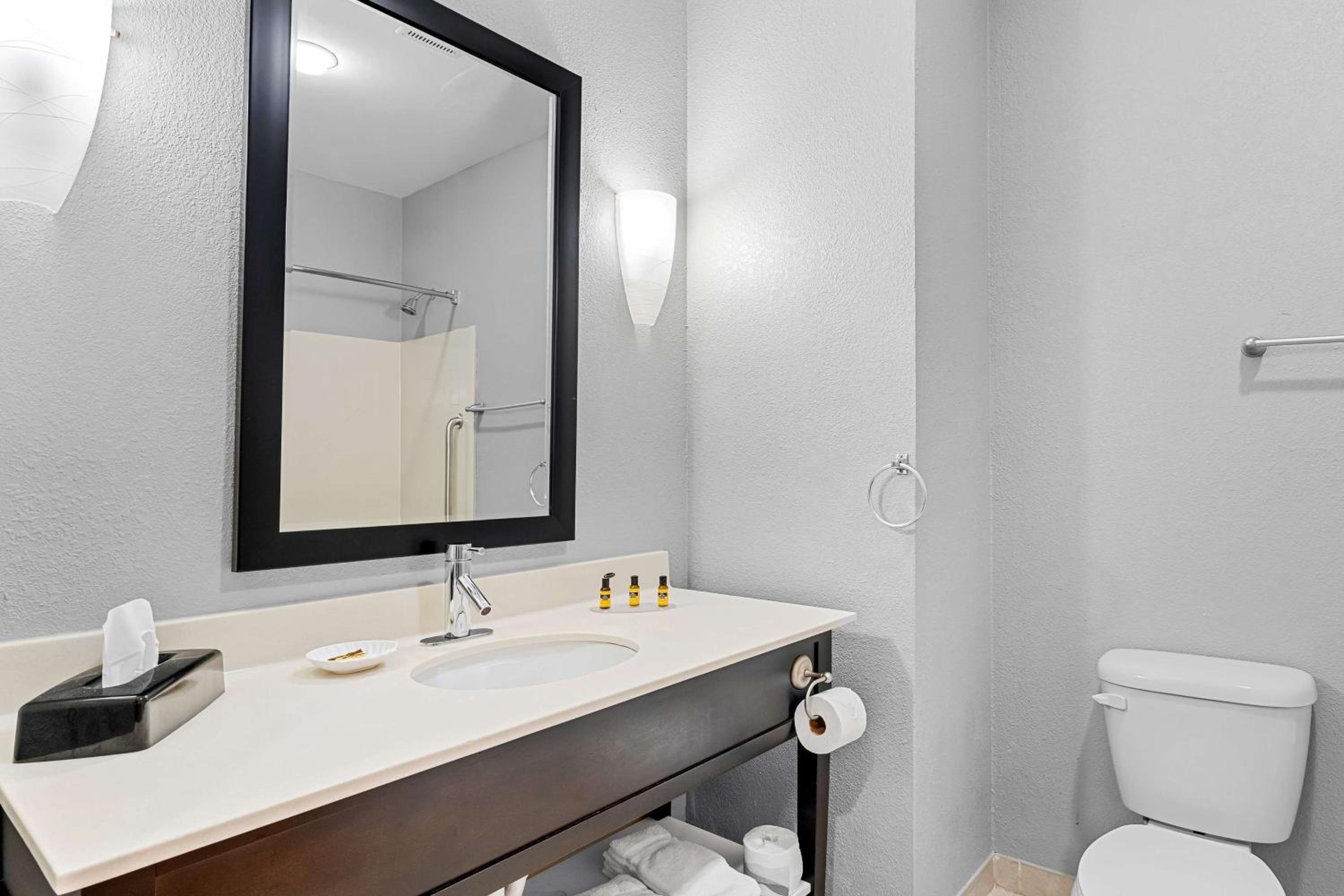 Best Western Plus - Magee Inn & Suites