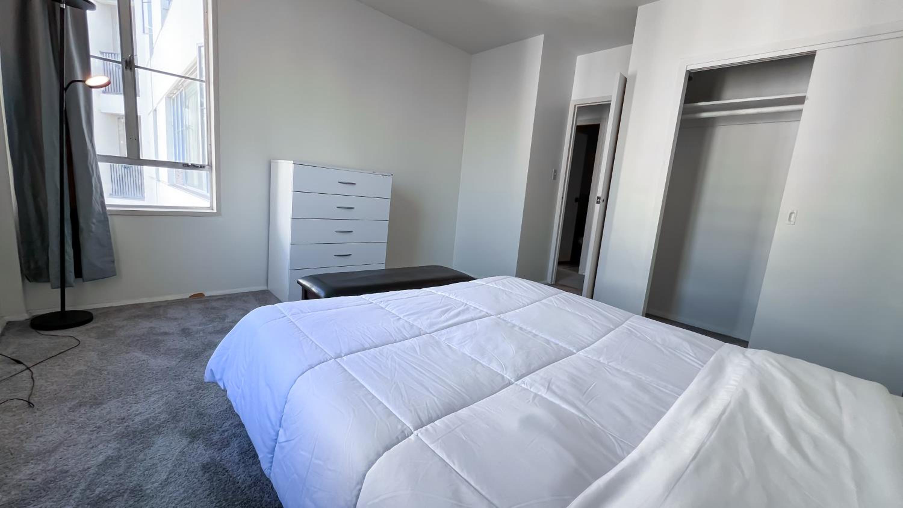 Stylish Apartment Walking Distance to The Grove