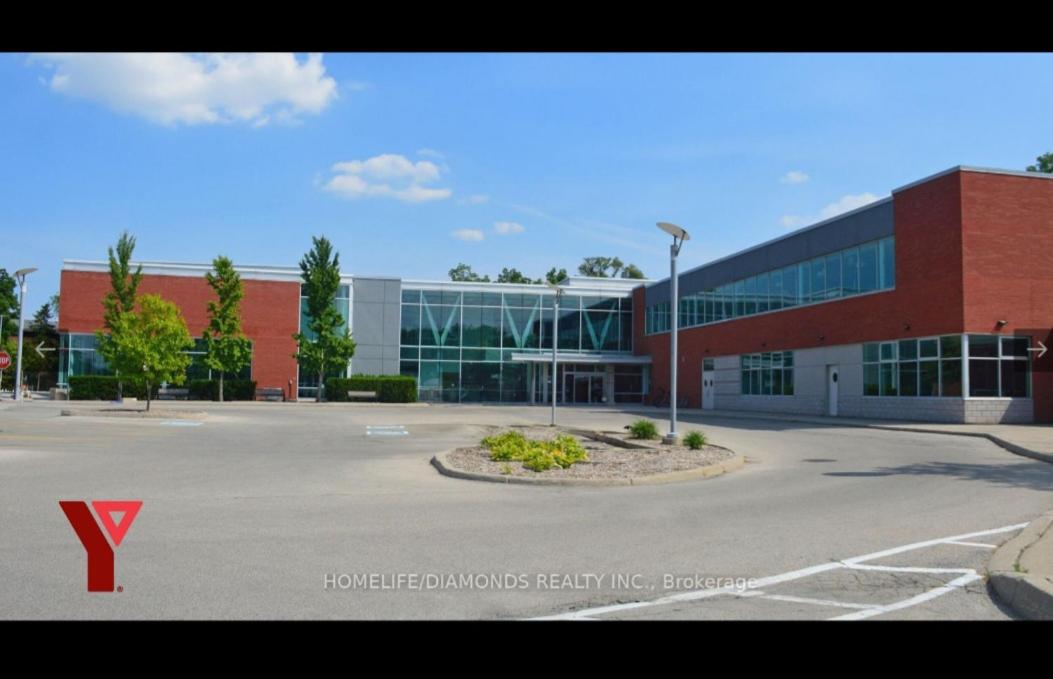 Rare 3 Bedroom Luxury Close to Lake