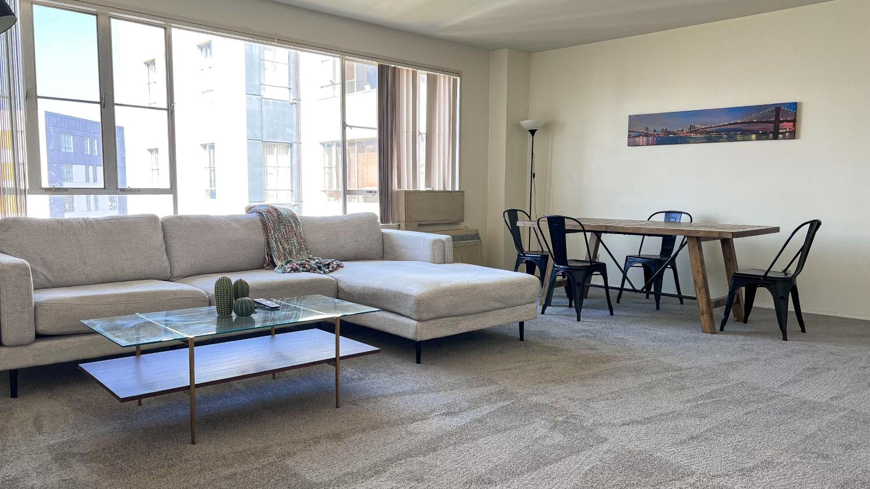 Stylish Apartment Walking Distance to The Grove
