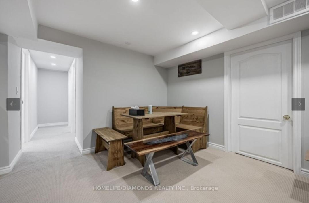 Rare 3 Bedroom Luxury Close to Lake