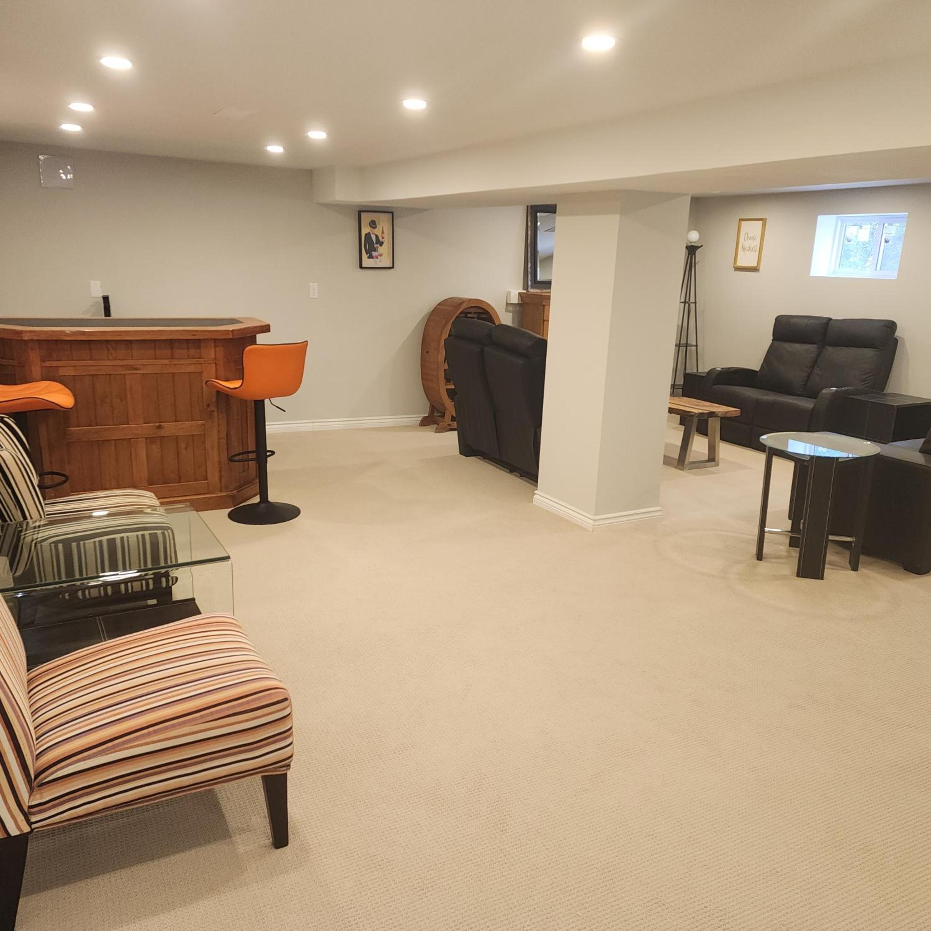 Rare 3 Bedroom Luxury Close to Lake