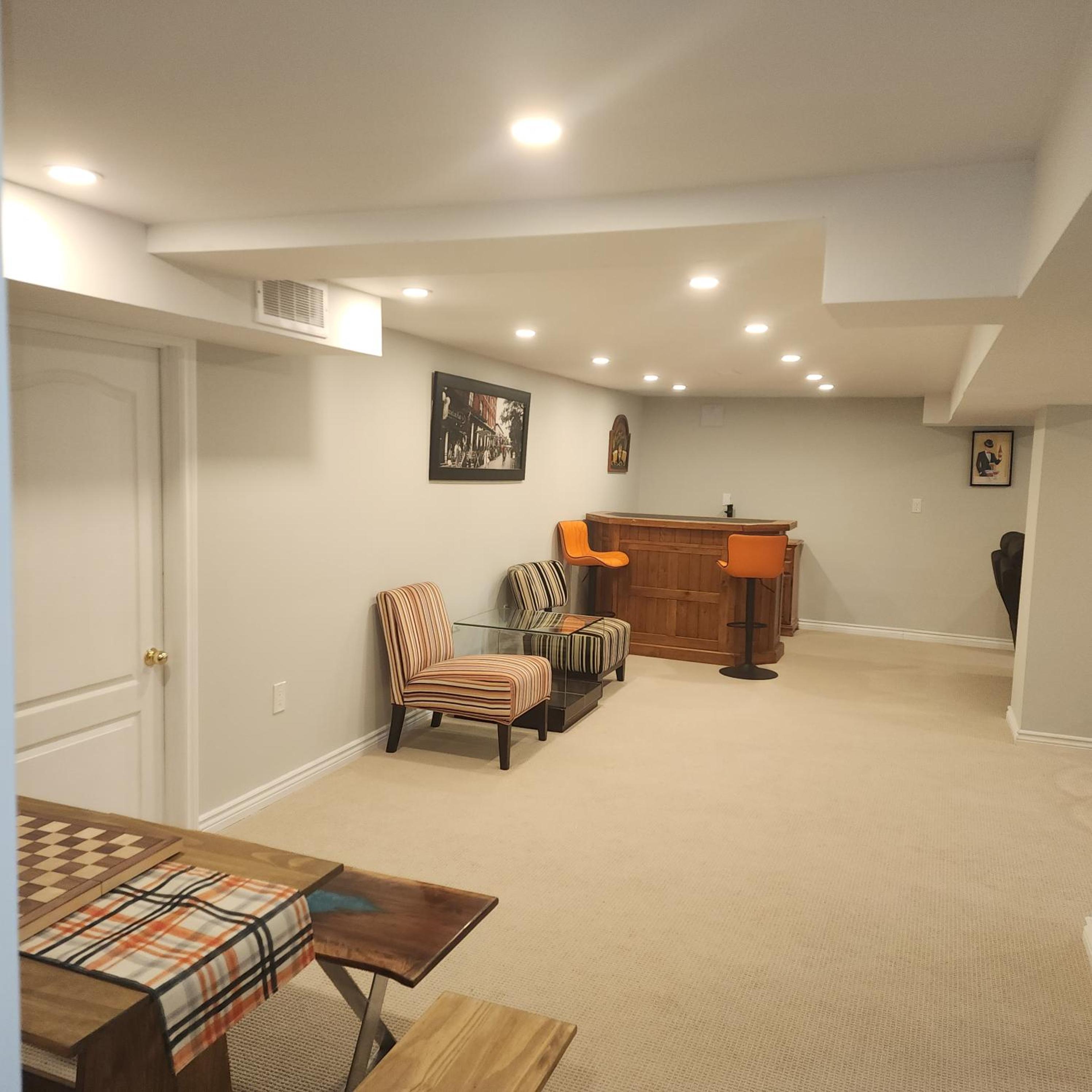 Rare 3 Bedroom Luxury Close to Lake