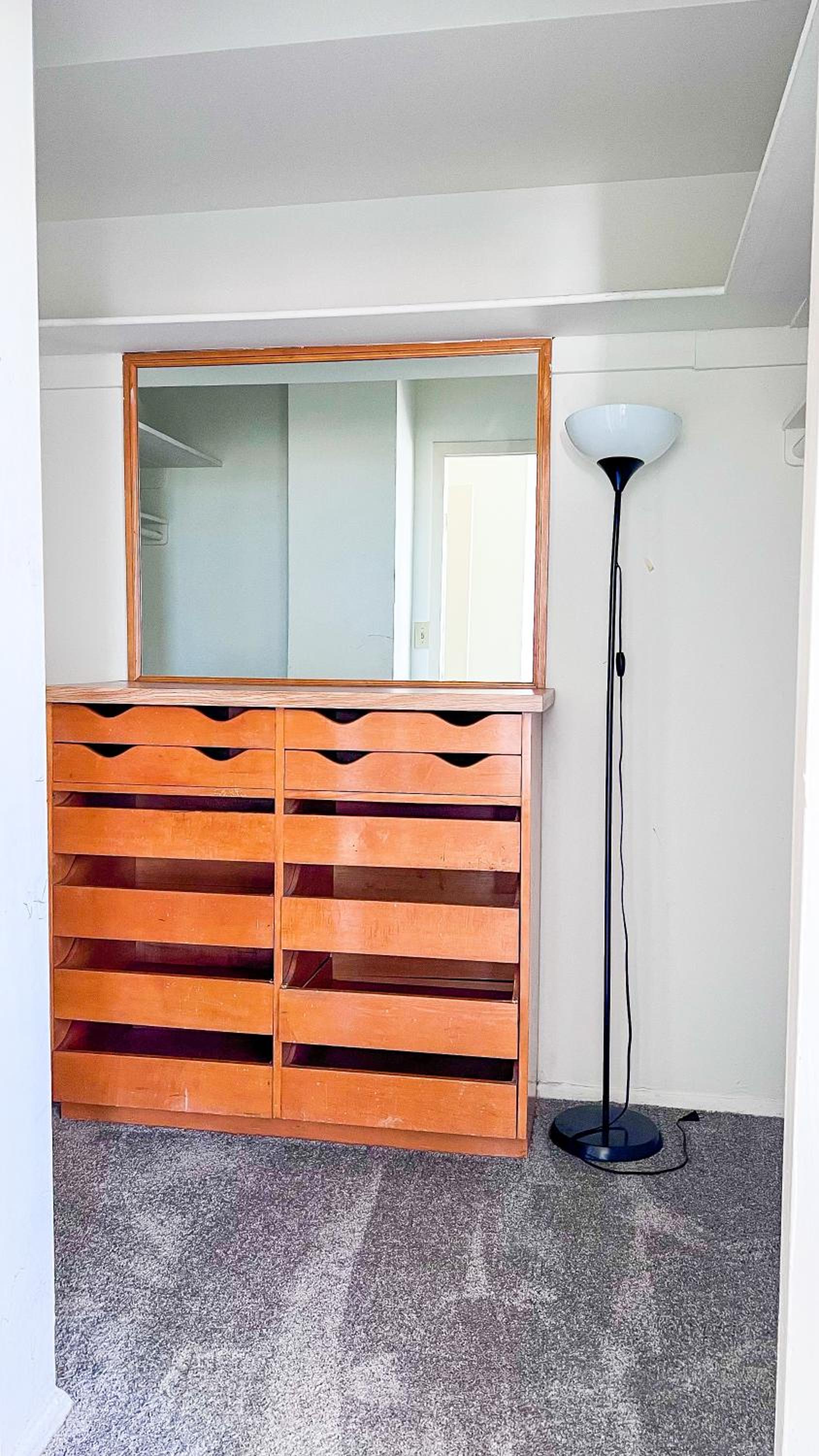 Stylish Apartment Walking Distance to The Grove