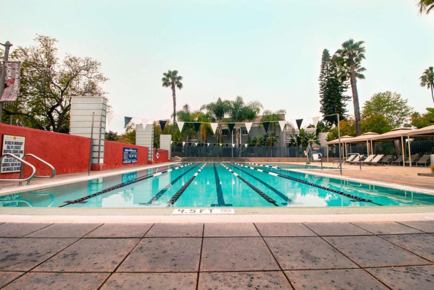 Stylish Apartment Walking Distance to The Grove
