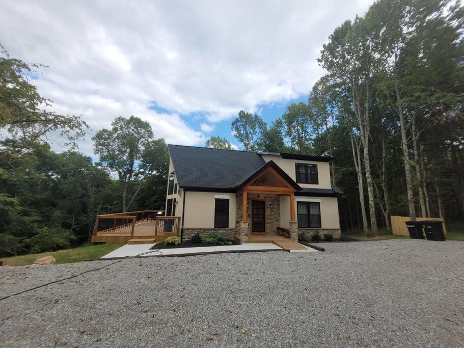 The Quana - Hot tub, fire pit, and Huge Entertainment Area view 4