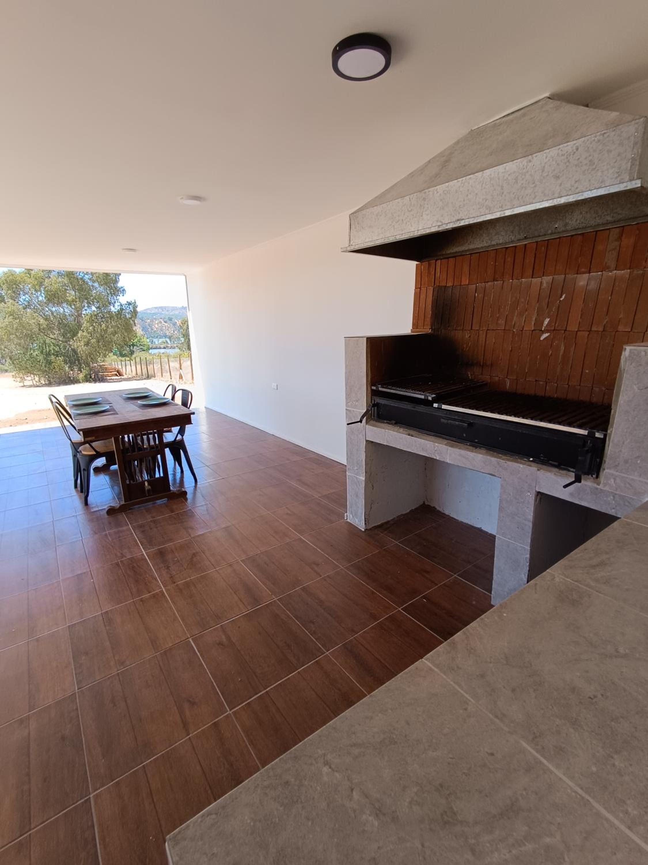 Hermosa casa en lago rapel