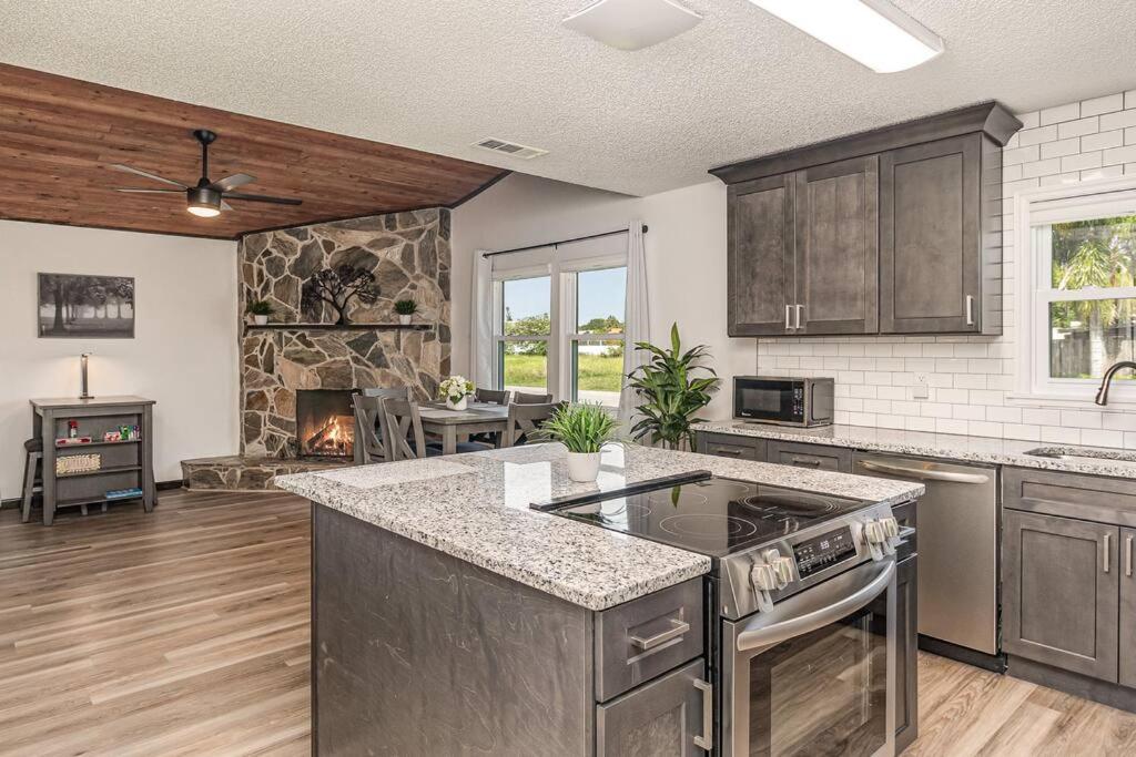 Serene3BR 2BA Florida Oasis Comfortable NearBeach view 4