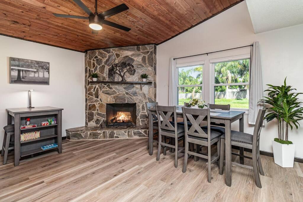 Serene3BR 2BA Florida Oasis Comfortable NearBeach view 3