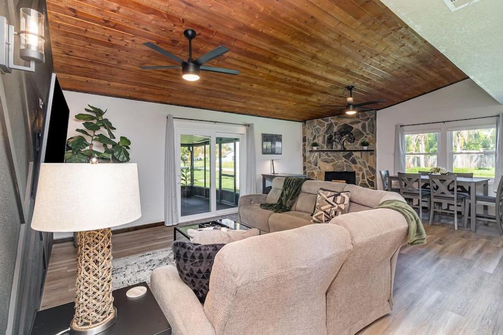 Serene3BR 2BA Florida Oasis Comfortable NearBeach view 2