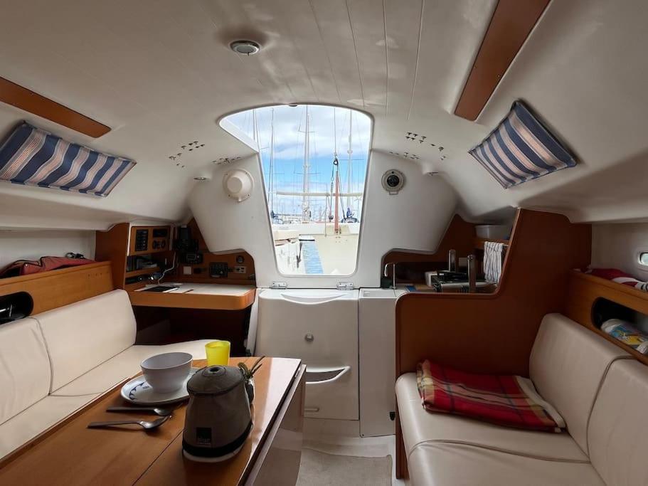 Surfbird Cozy Sailboat Escape